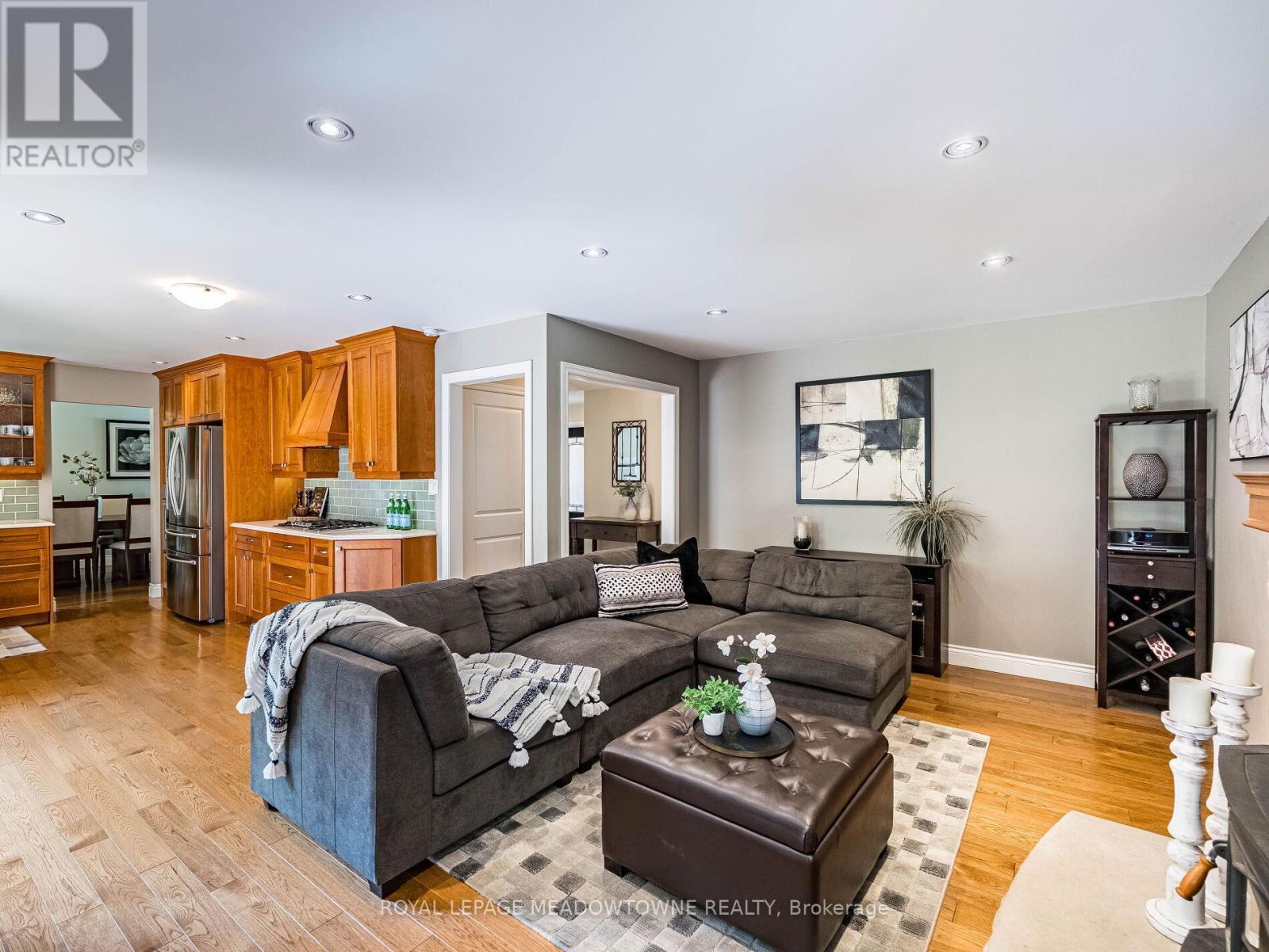 












40 HILLTOP DRIVE

,
Caledon,




Ontario
L7C1H6

