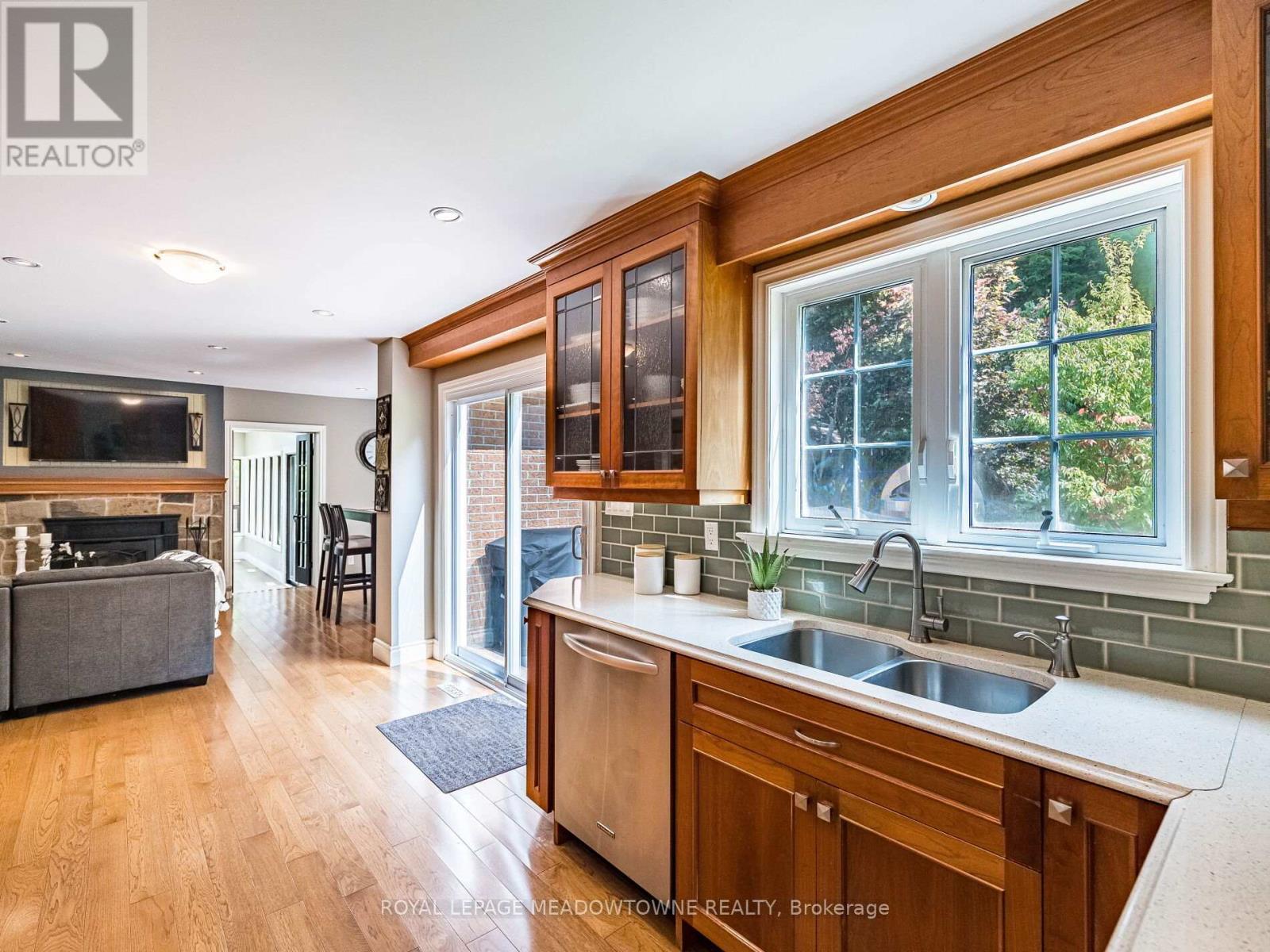 












40 HILLTOP DRIVE

,
Caledon,




Ontario
L7C1H6

