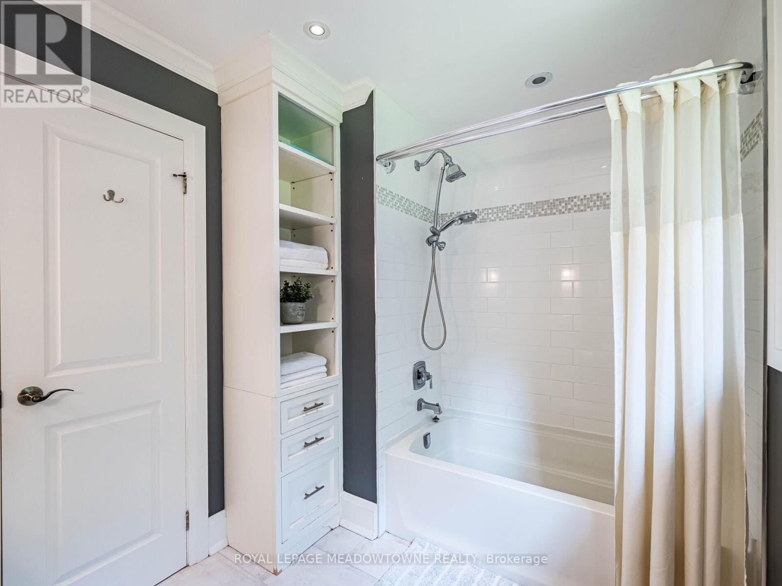 












40 HILLTOP DRIVE

,
Caledon,




Ontario
L7C1H6

