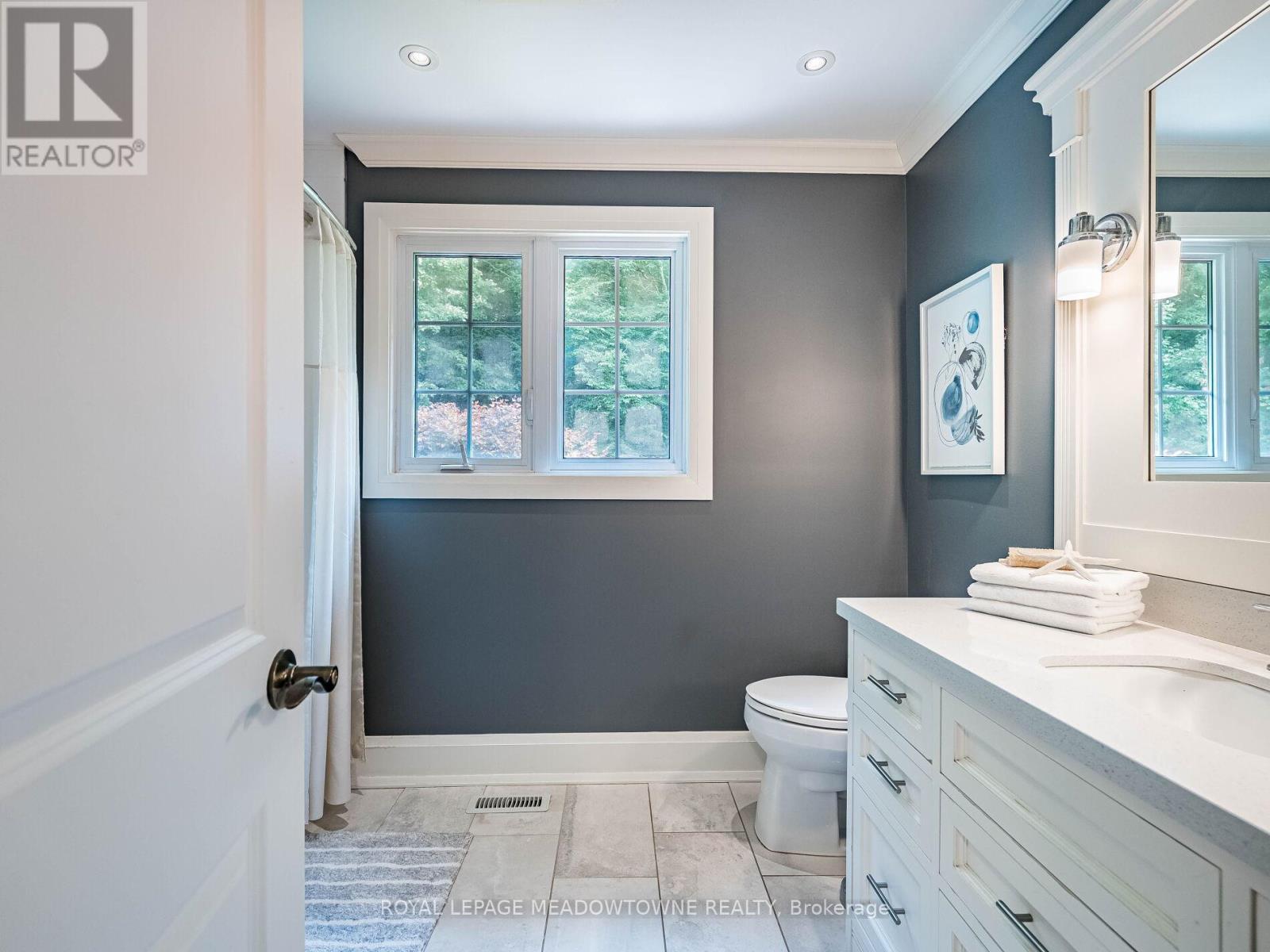 












40 HILLTOP DRIVE

,
Caledon,




Ontario
L7C1H6

