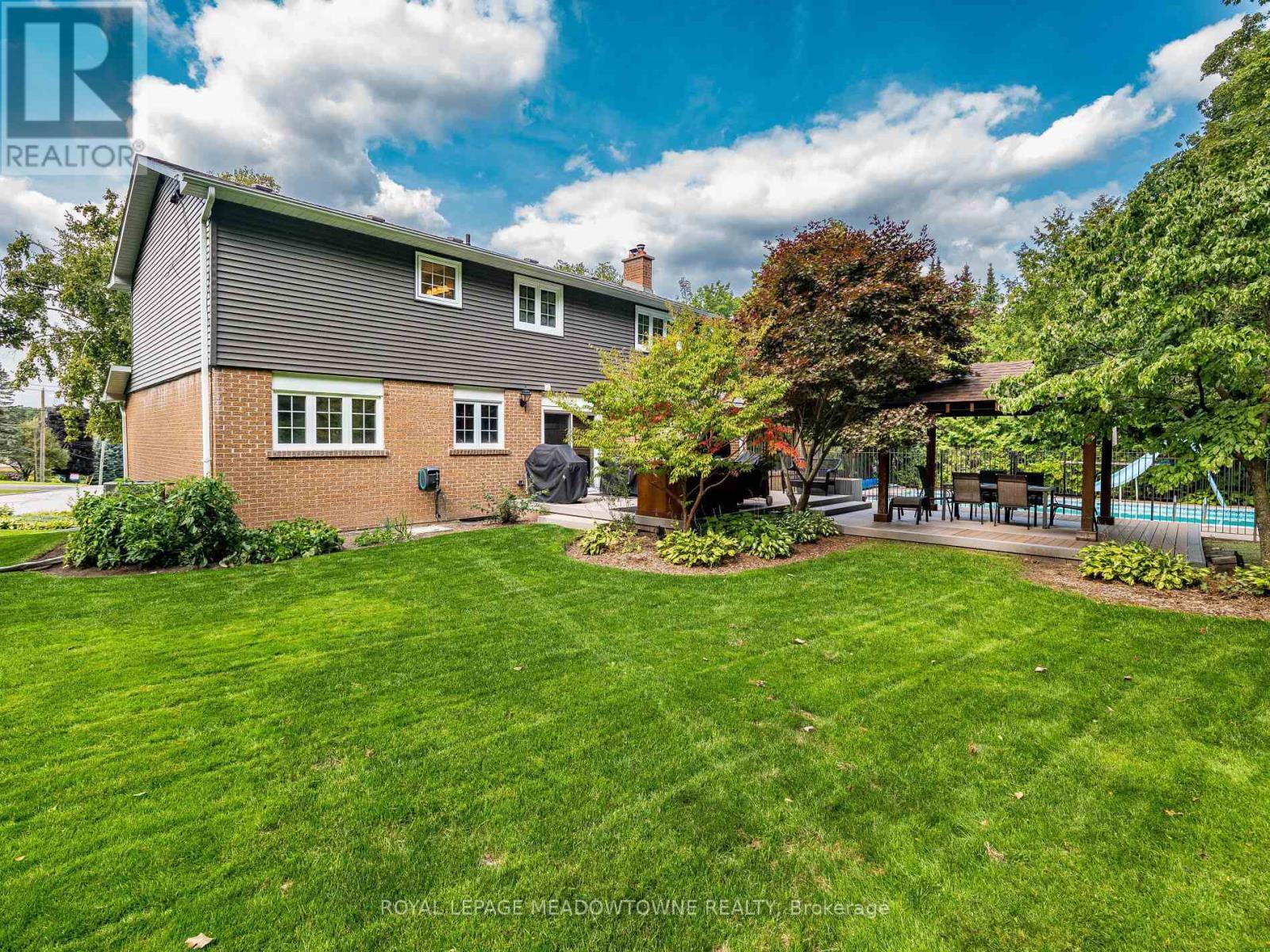 












40 HILLTOP DRIVE

,
Caledon,




Ontario
L7C1H6

