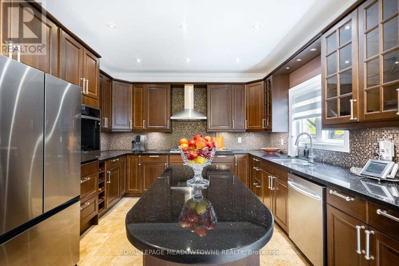 












26 EMPEROR DRIVE

,
Brampton,




Ontario
L6P1X5

