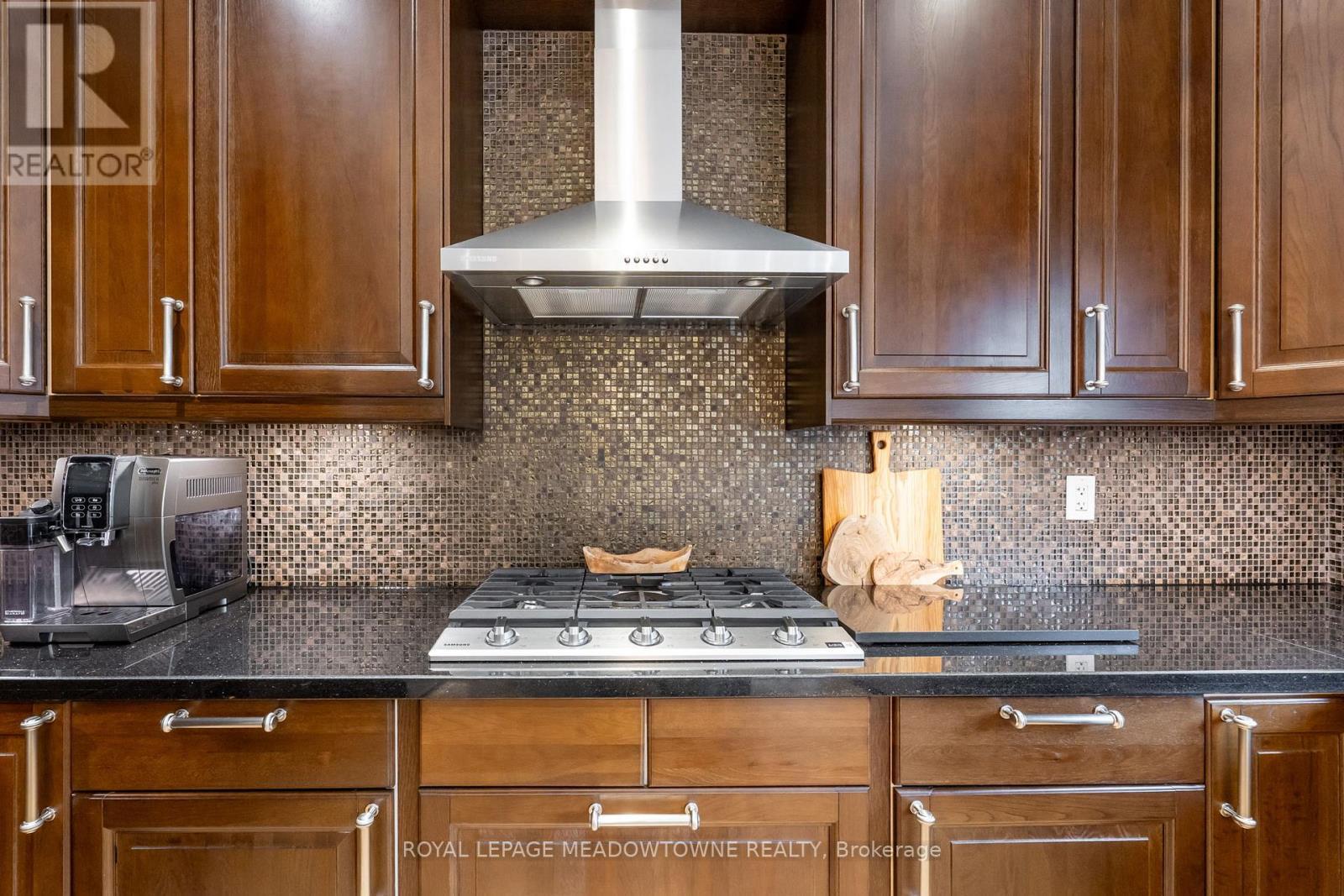 












26 EMPEROR DRIVE

,
Brampton,




Ontario
L6P1X5

