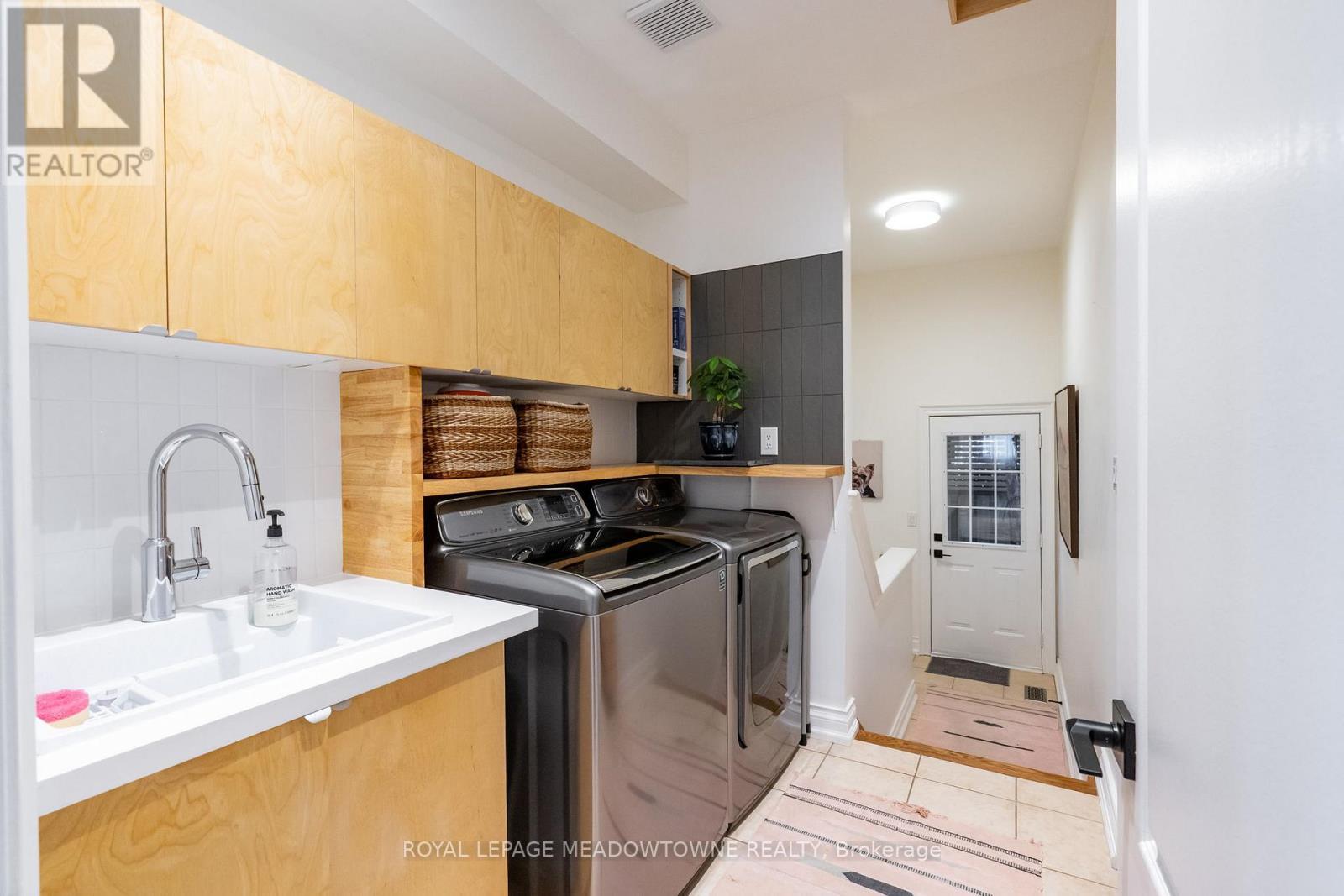 












26 EMPEROR DRIVE

,
Brampton,




Ontario
L6P1X5

