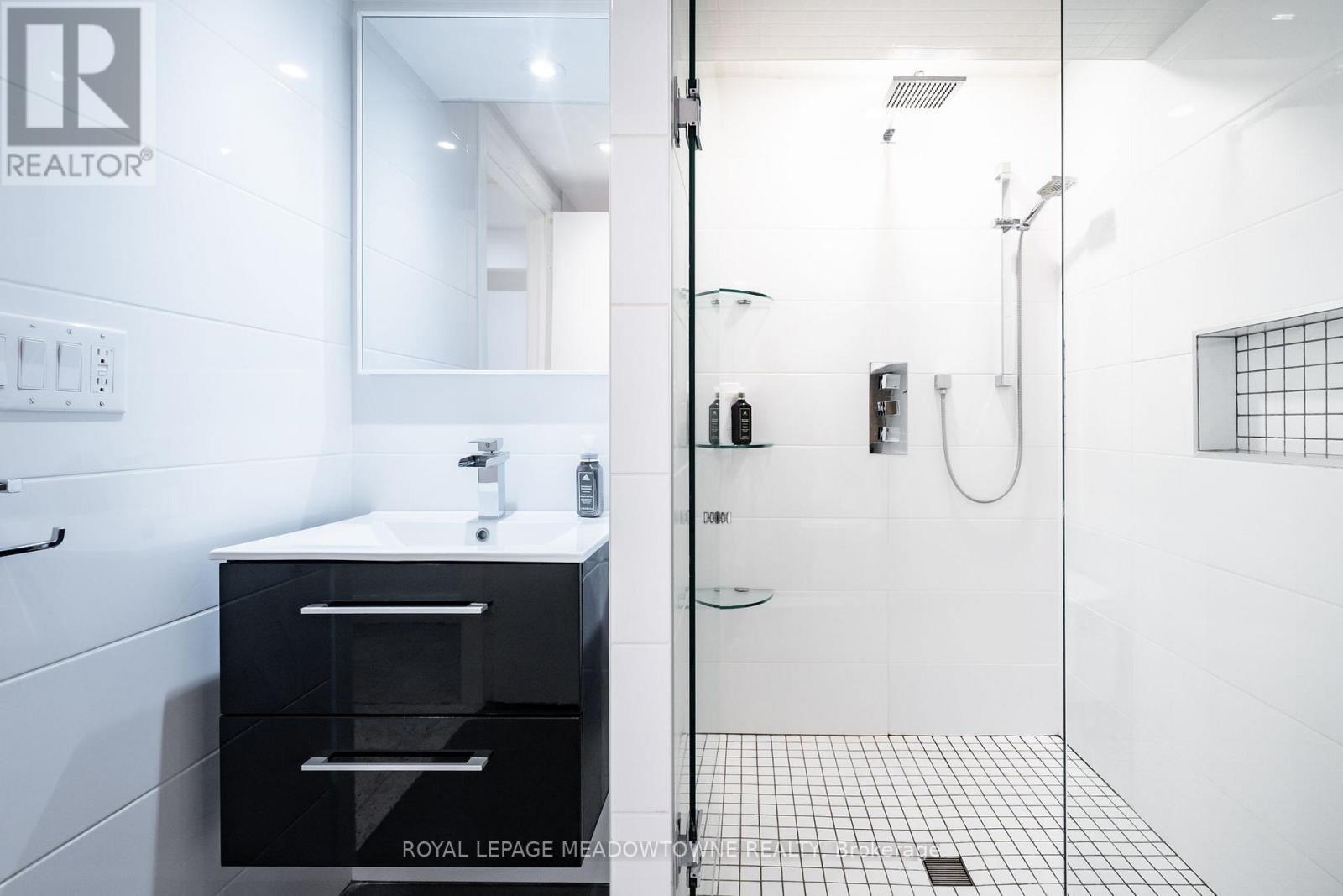 












26 EMPEROR DRIVE

,
Brampton,




Ontario
L6P1X5

