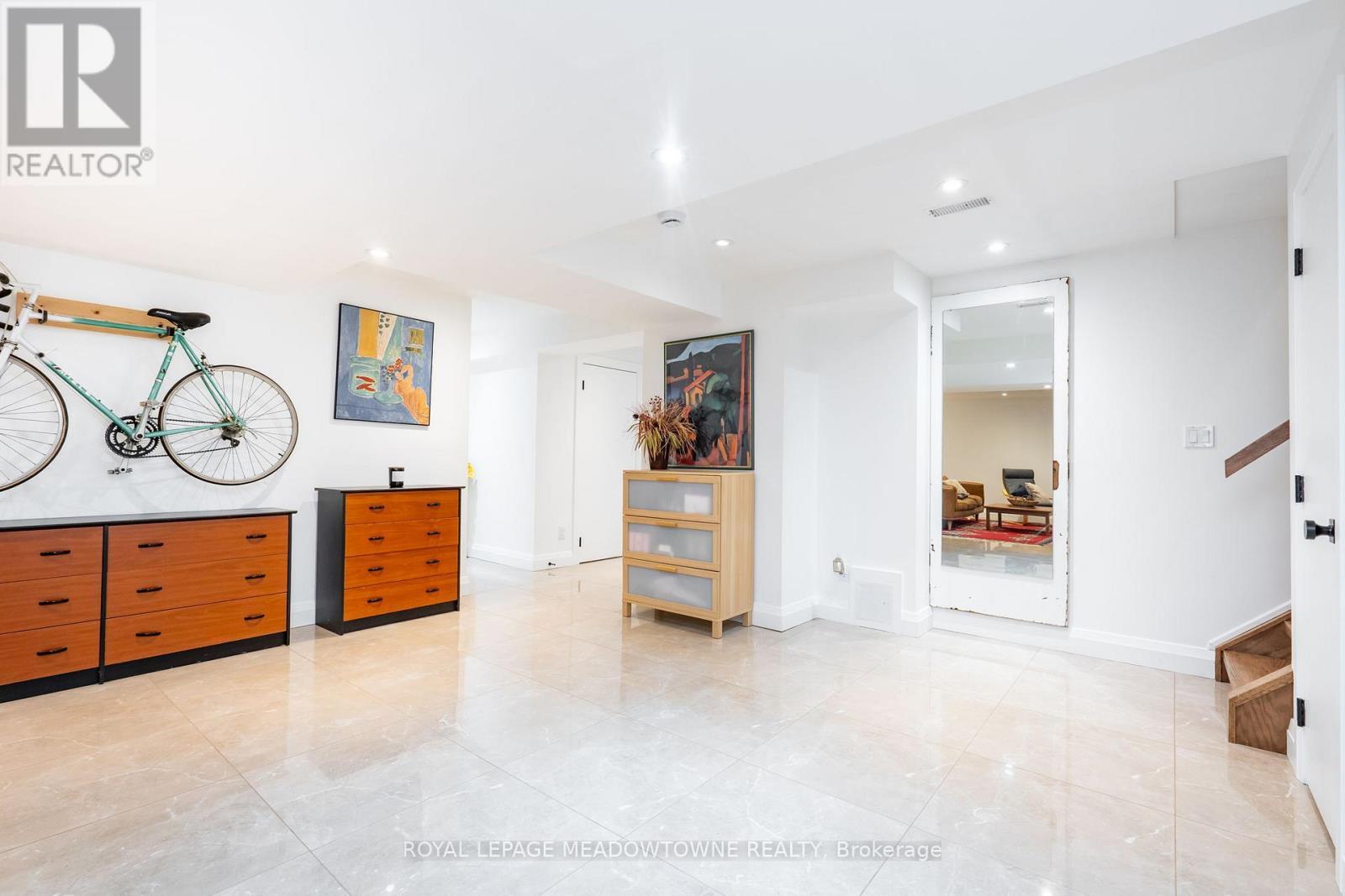 












26 EMPEROR DRIVE

,
Brampton,




Ontario
L6P1X5

