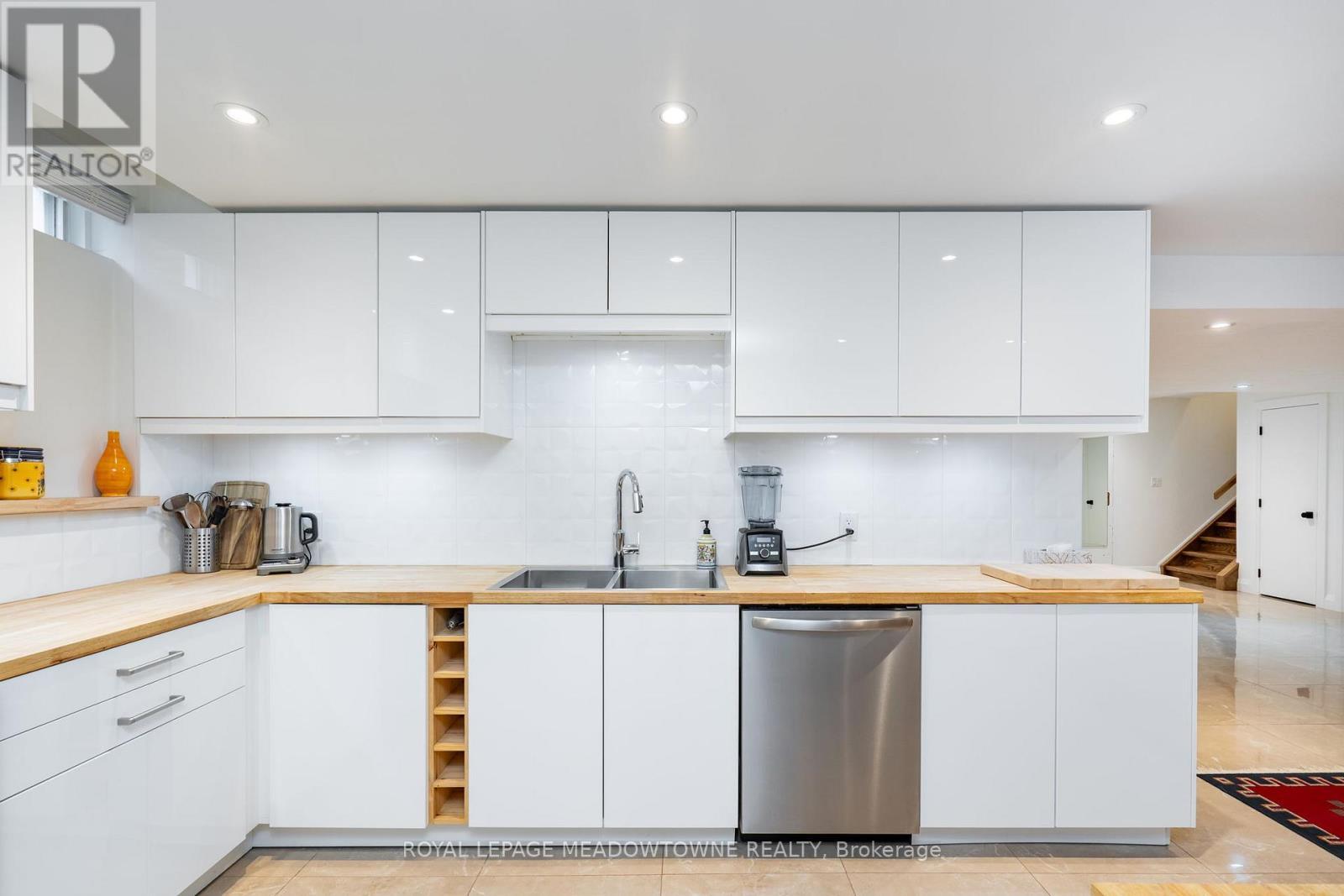 












26 EMPEROR DRIVE

,
Brampton,




Ontario
L6P1X5

