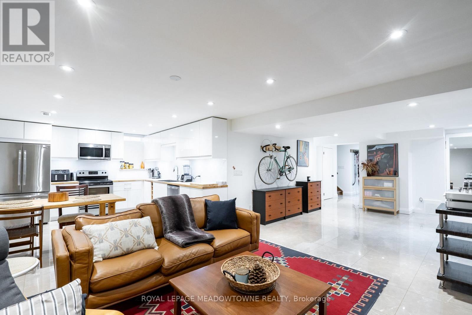 












26 EMPEROR DRIVE

,
Brampton,




Ontario
L6P1X5

