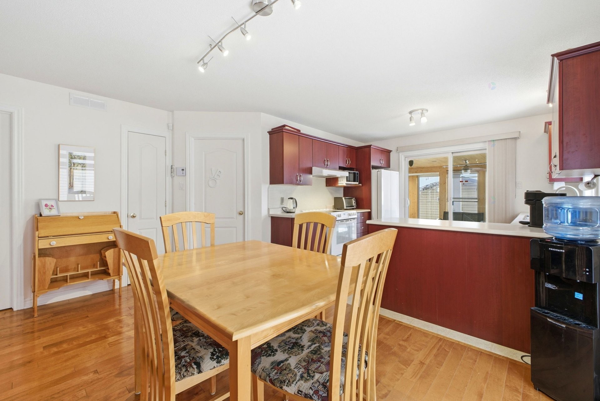 









784


Rue Albert-Fillion

,
Gatineau (Buckingham),




QC
J8L0V2

