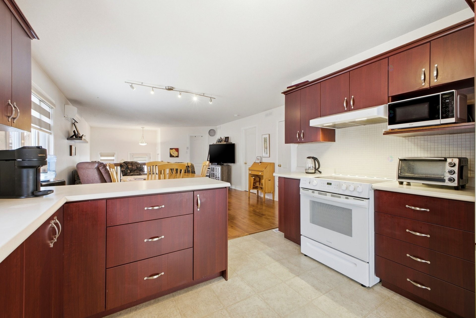 









784


Rue Albert-Fillion

,
Gatineau (Buckingham),




QC
J8L0V2

