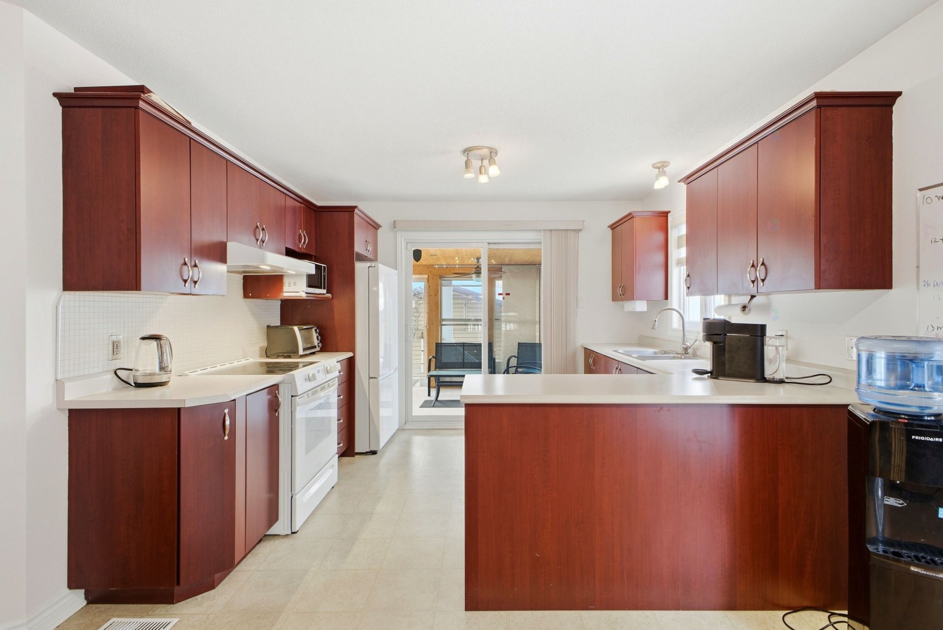 









784


Rue Albert-Fillion

,
Gatineau (Buckingham),




QC
J8L0V2

