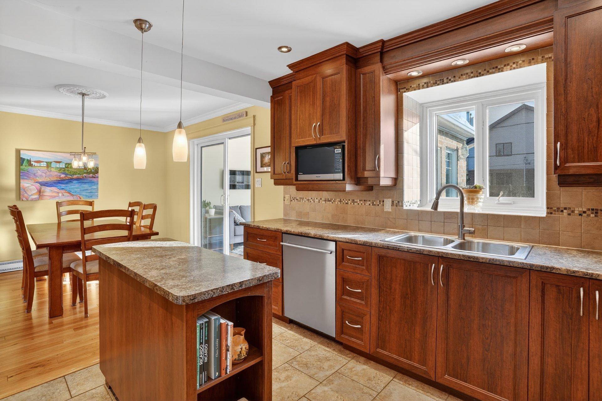 









795


Crois. Sabourin

,
Brossard,




QC
J4X2B4

