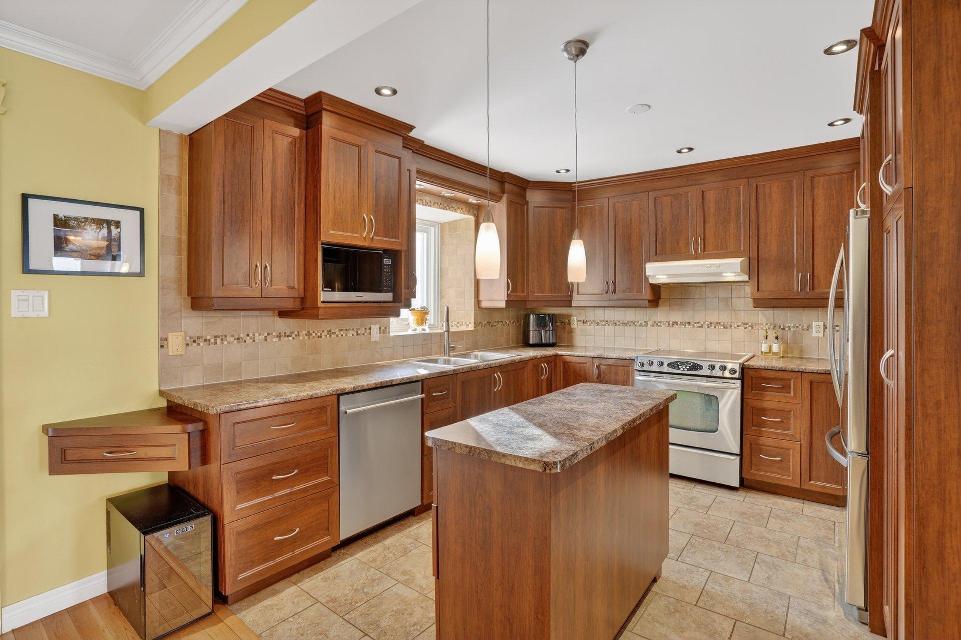 









795


Crois. Sabourin

,
Brossard,




QC
J4X2B4

