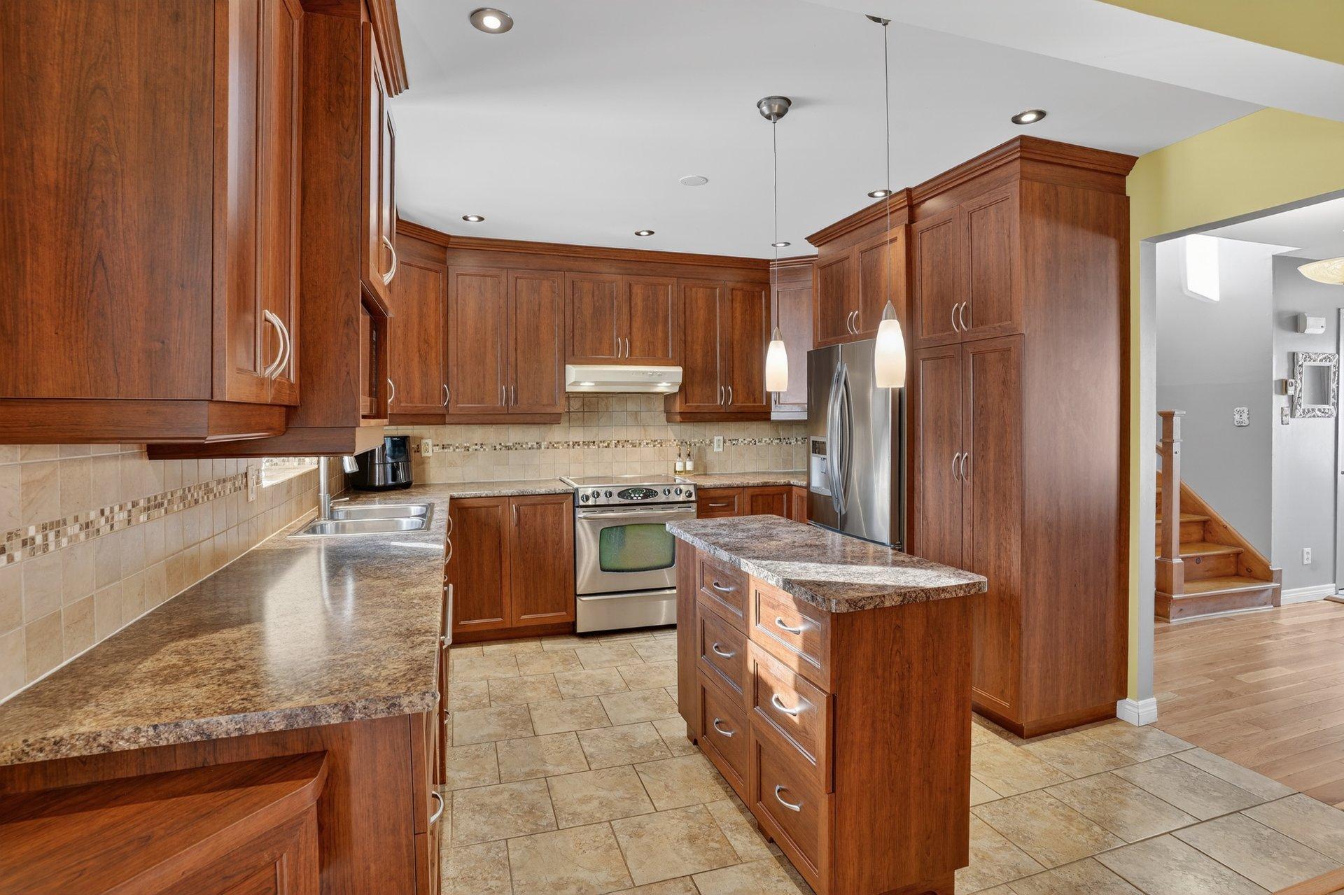 









795


Crois. Sabourin

,
Brossard,




QC
J4X2B4

