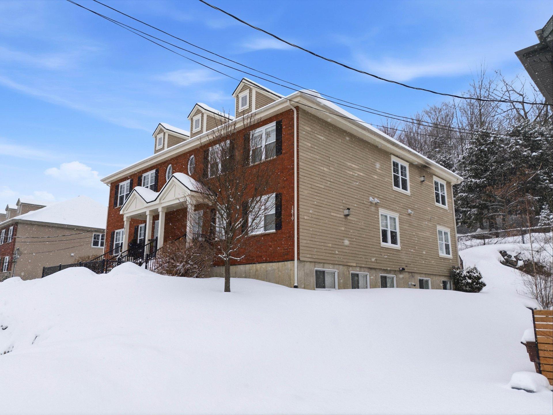 









1817


Rue de Fontainebleau

,
Sherbrooke (Fleurimont),




QC
J1G0C6

