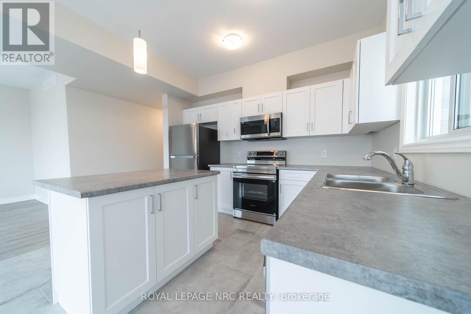 












52 WILLSON DRIVE

,
Thorold (Hurricane/Merrittville),




Ontario
L2V0G7

