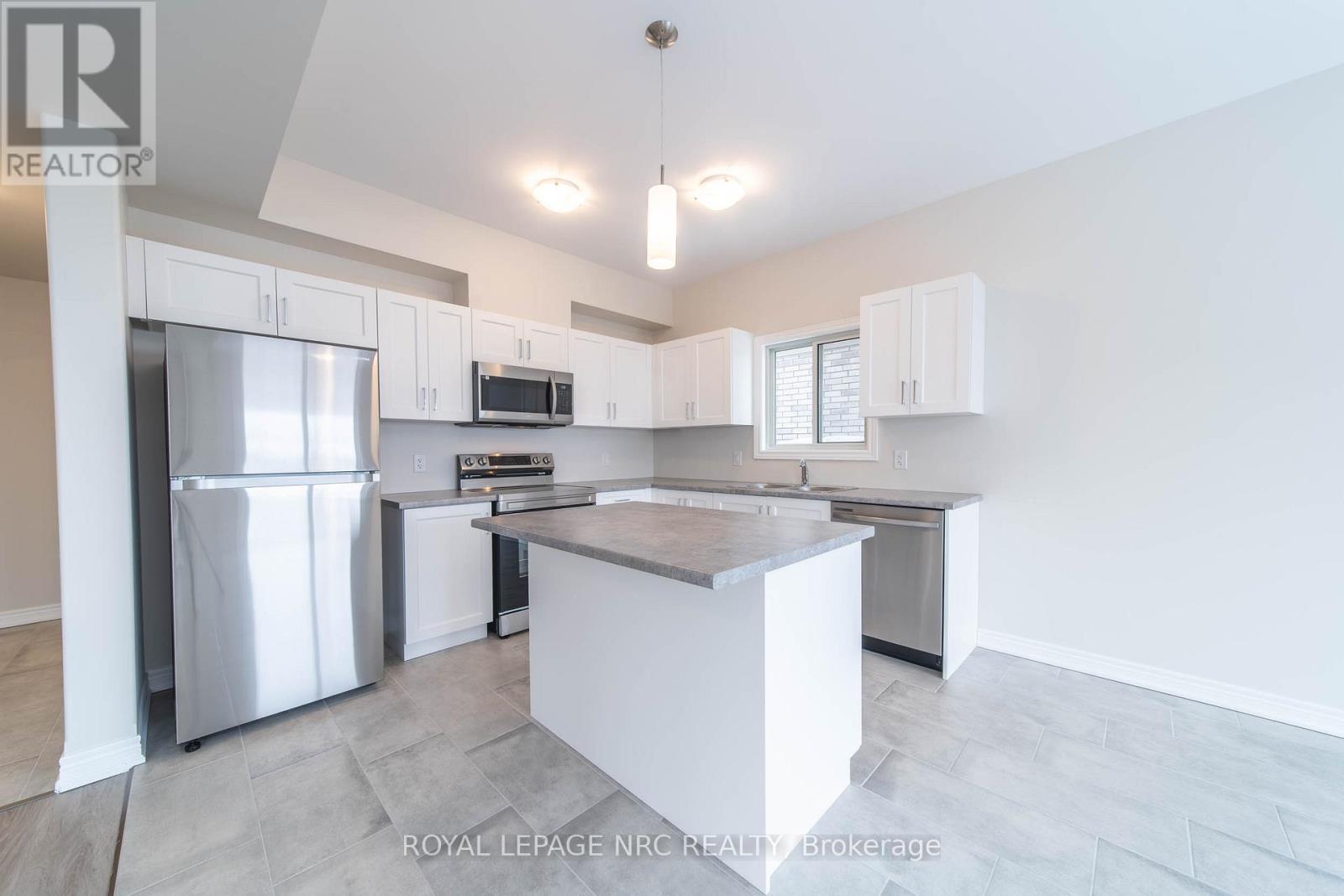 












52 WILLSON DRIVE

,
Thorold (Hurricane/Merrittville),




Ontario
L2V0G7

