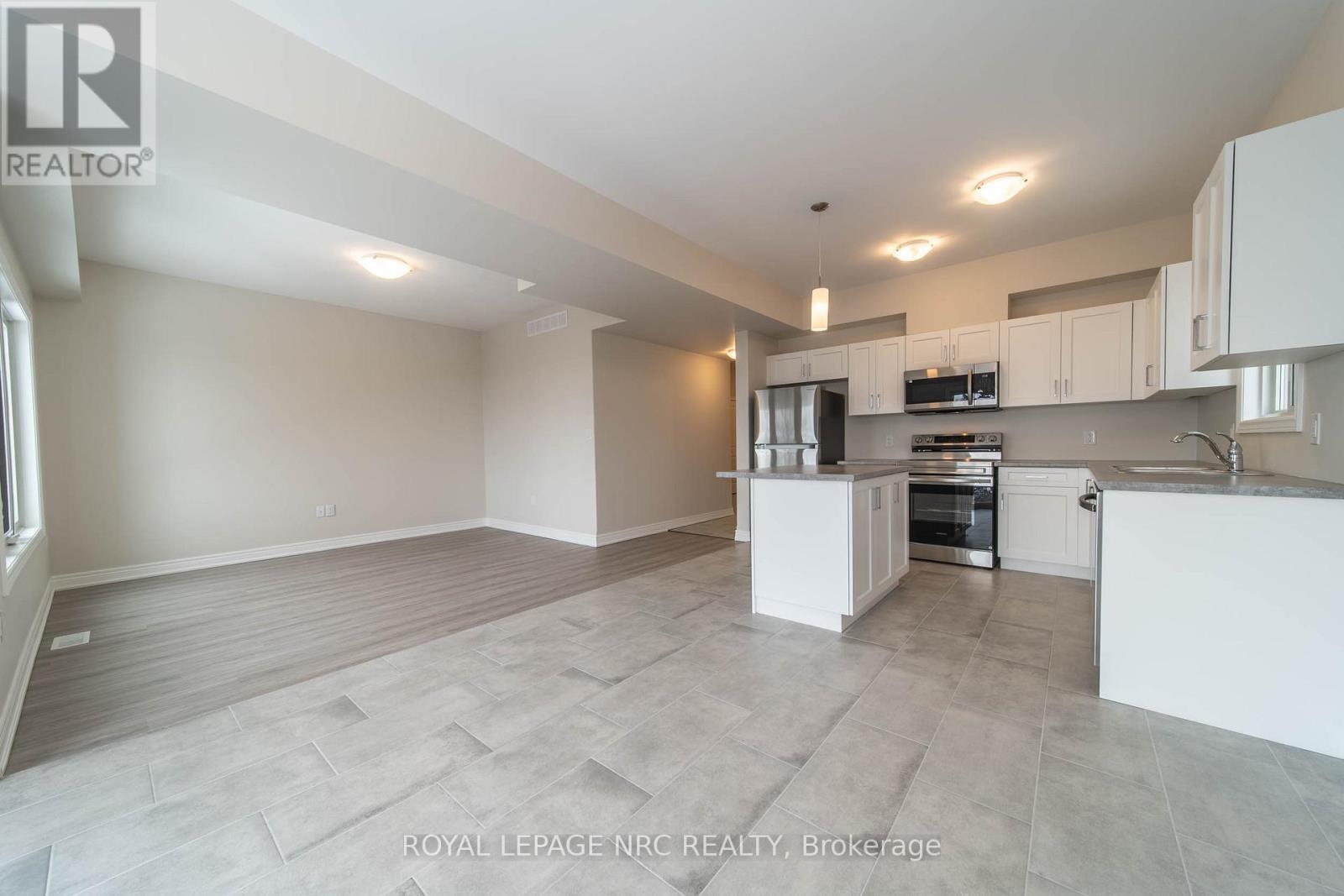 












52 WILLSON DRIVE

,
Thorold (Hurricane/Merrittville),




Ontario
L2V0G7

