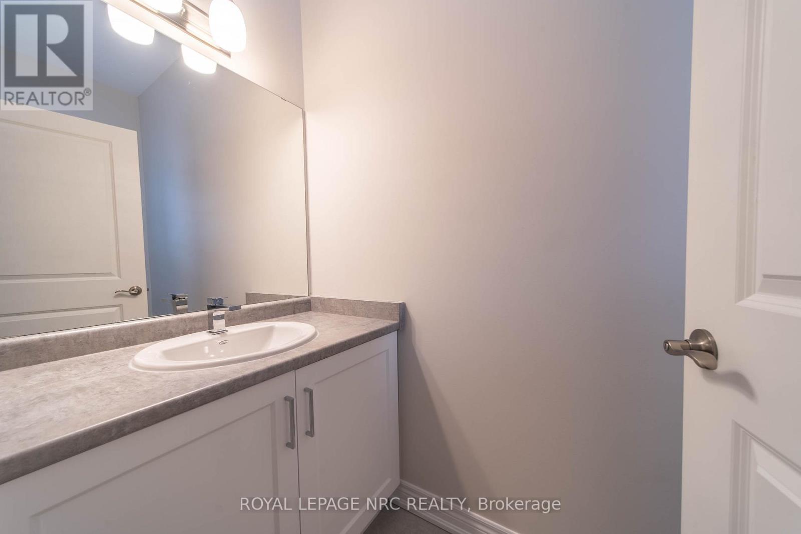 












52 WILLSON DRIVE

,
Thorold (Hurricane/Merrittville),




Ontario
L2V0G7

