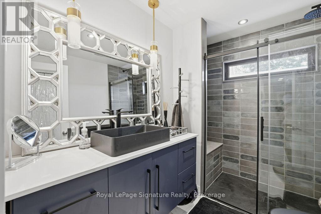 












194552 13 GREY ROAD

,
Grey Highlands,




Ontario
N0C1E0

