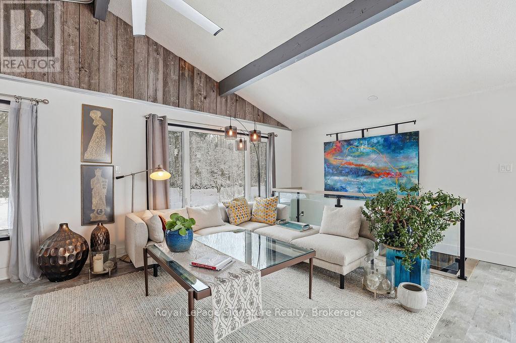 












194552 13 GREY ROAD

,
Grey Highlands,




Ontario
N0C1E0

