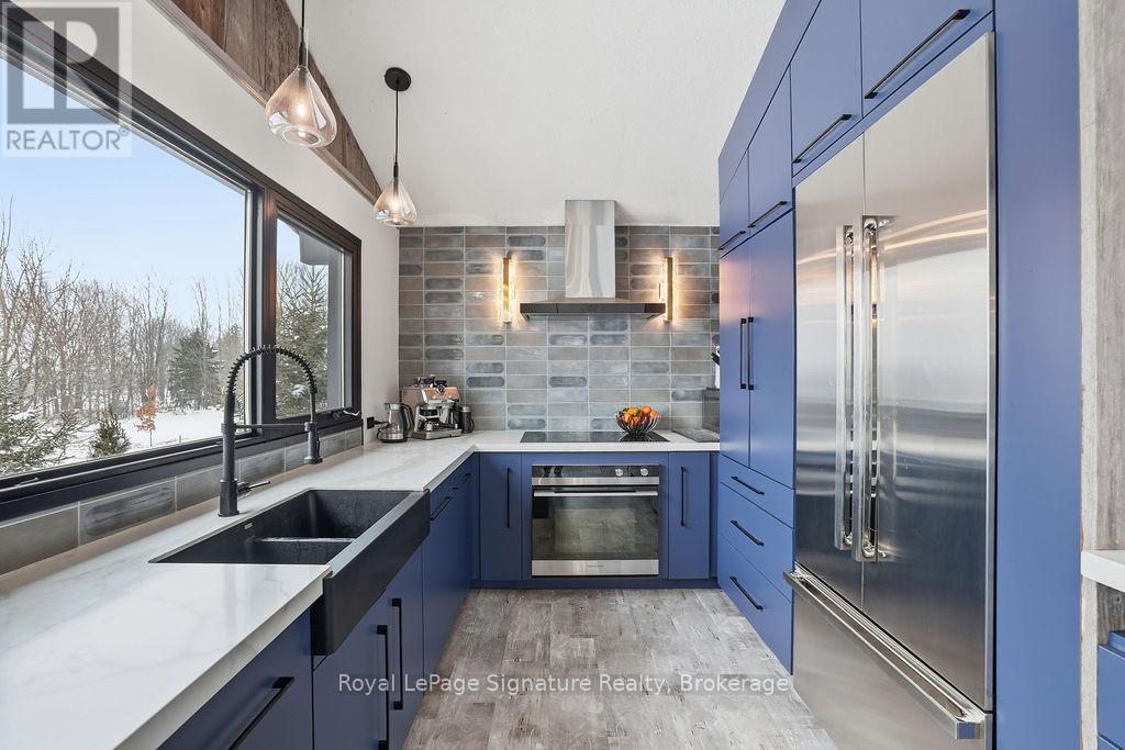 












194552 13 GREY ROAD

,
Grey Highlands,




Ontario
N0C1E0

