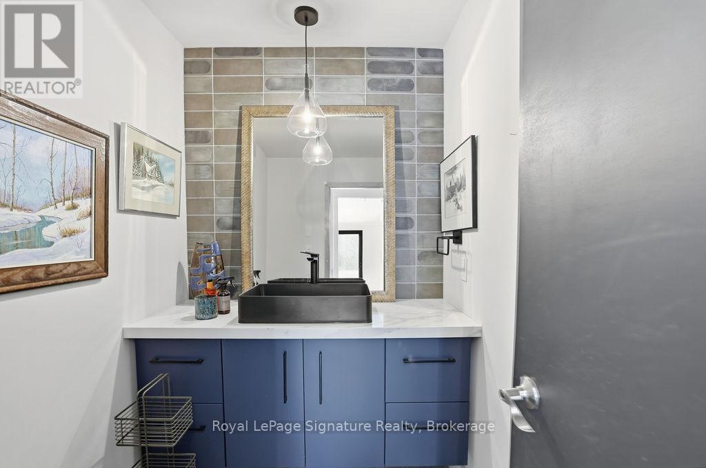 












194552 13 GREY ROAD

,
Grey Highlands,




Ontario
N0C1E0

