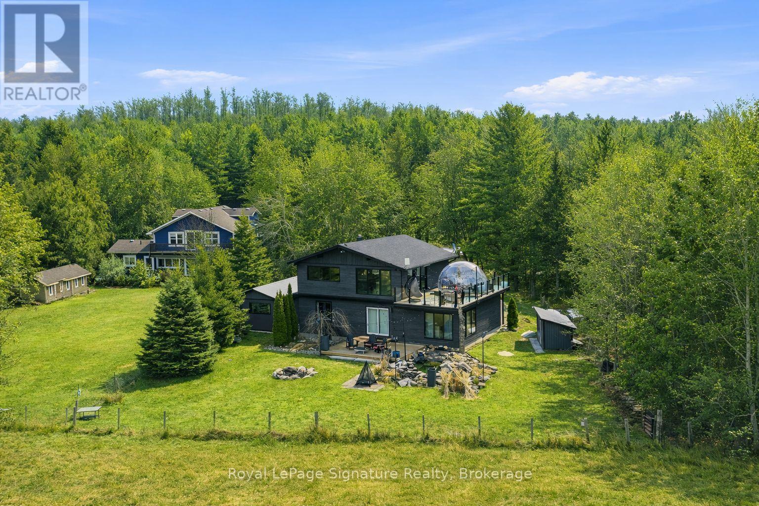 












194552 13 GREY ROAD

,
Grey Highlands,




Ontario
N0C1E0

