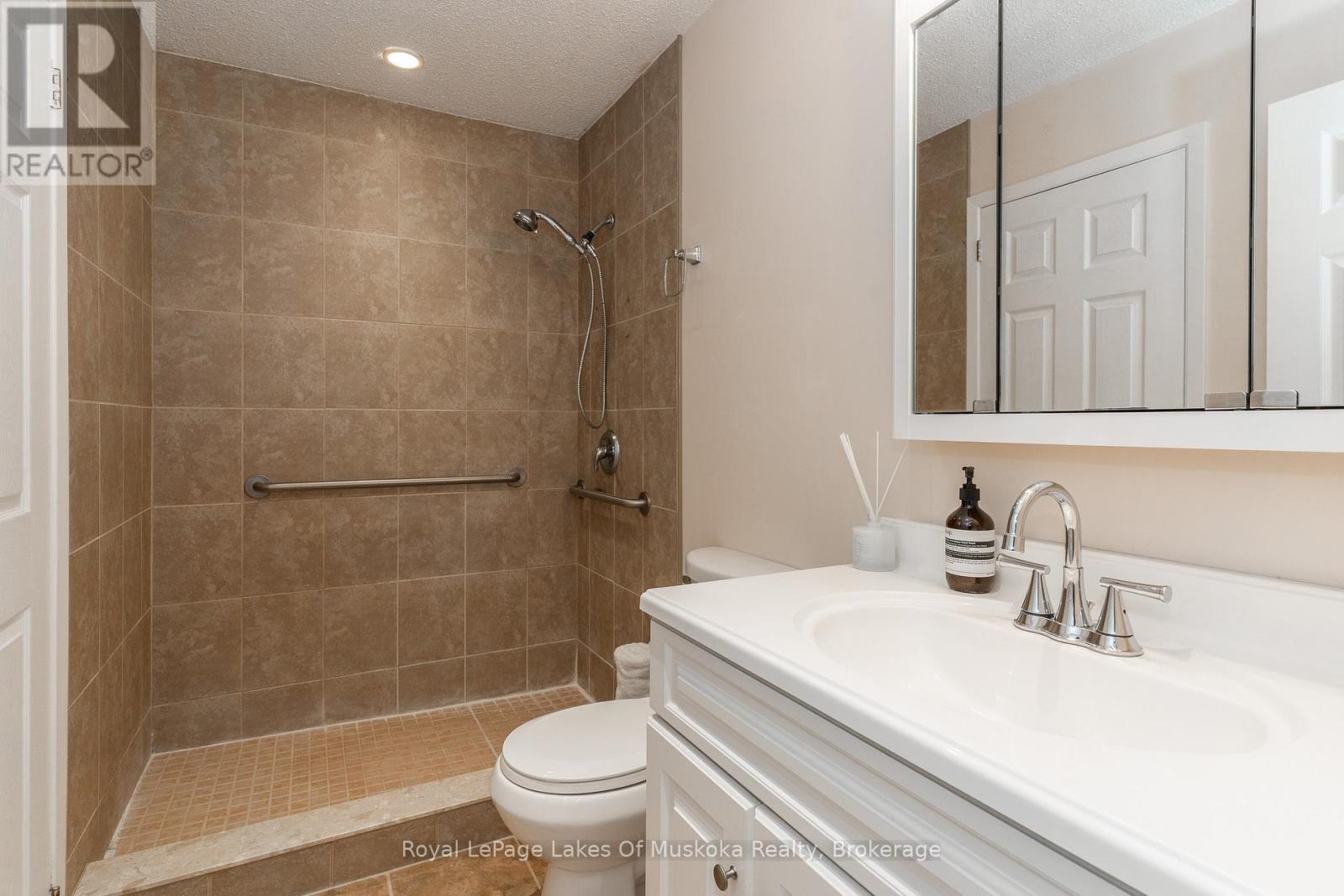 












10 - 142 ECCLESTONE DRIVE

,
Bracebridge (Macaulay),




Ontario
P1L1G6

