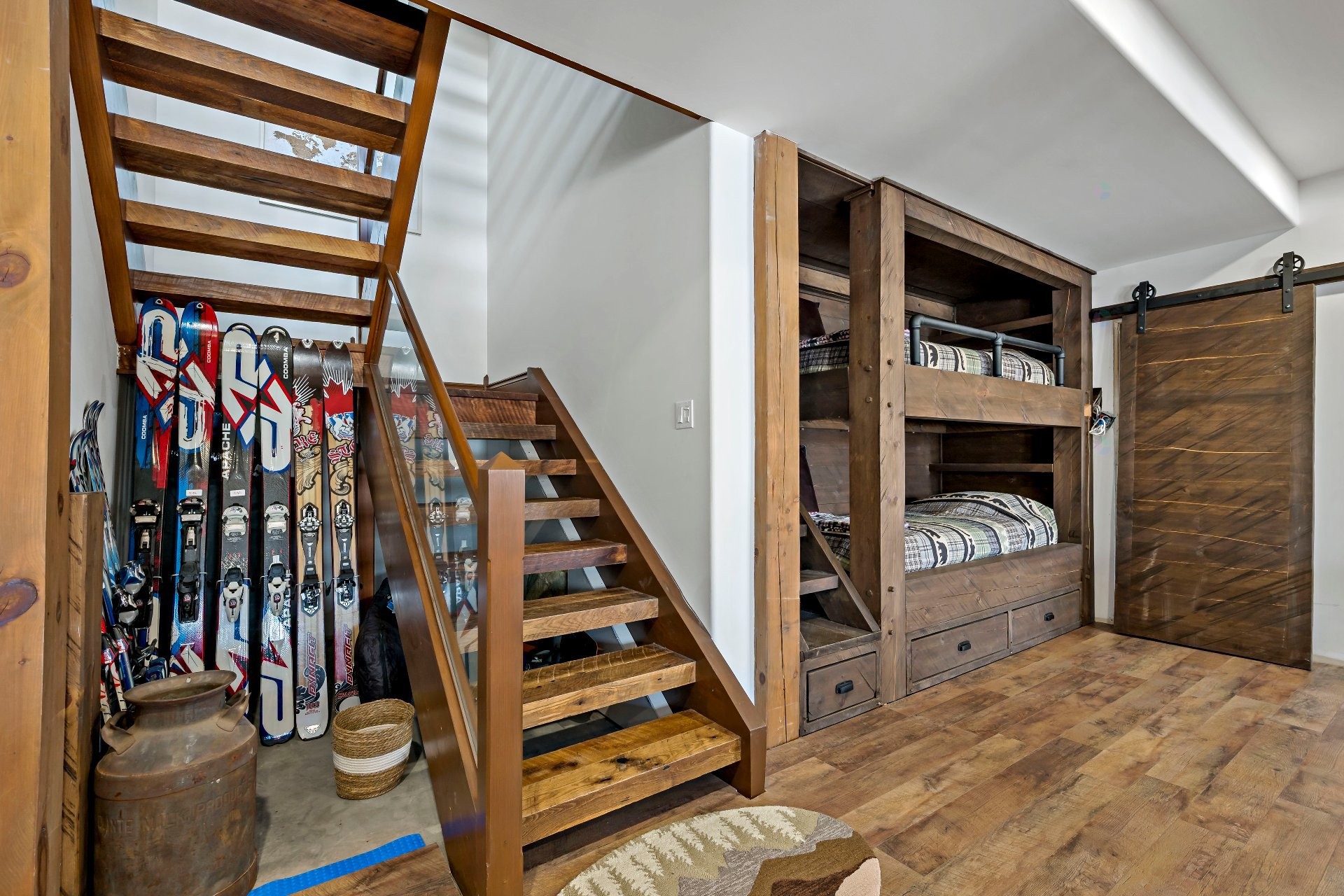 









505


Crois. de la Coulée

,
Lac-Supérieur,




QC
J0T1P0

