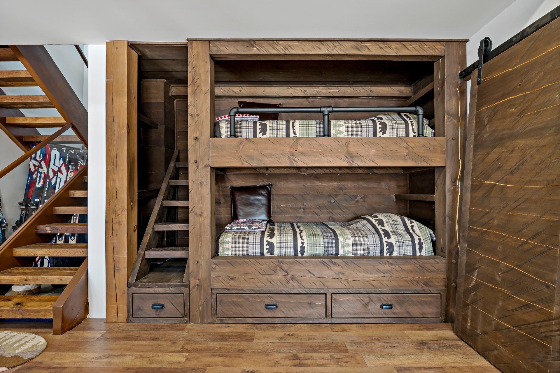 









505


Crois. de la Coulée

,
Lac-Supérieur,




QC
J0T1P0

