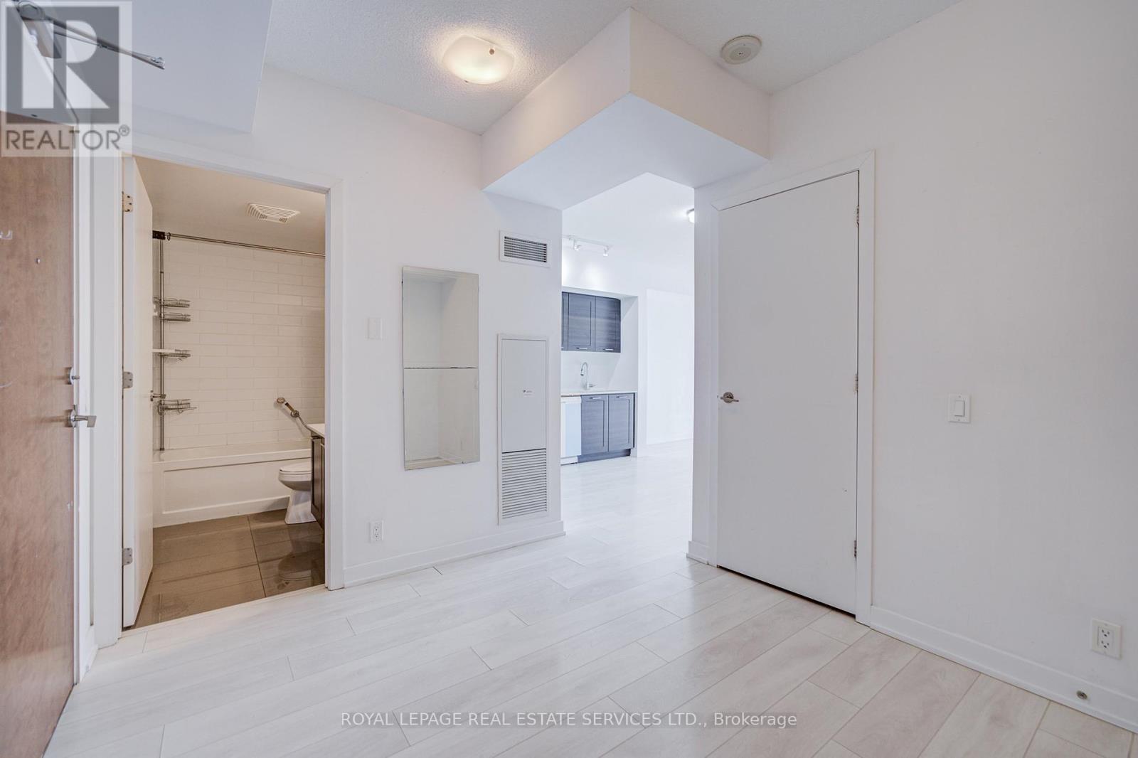 












1802 - 2200 LAKE SHORE BOULEVARD W

,
Toronto,




Ontario
M8V1A4

