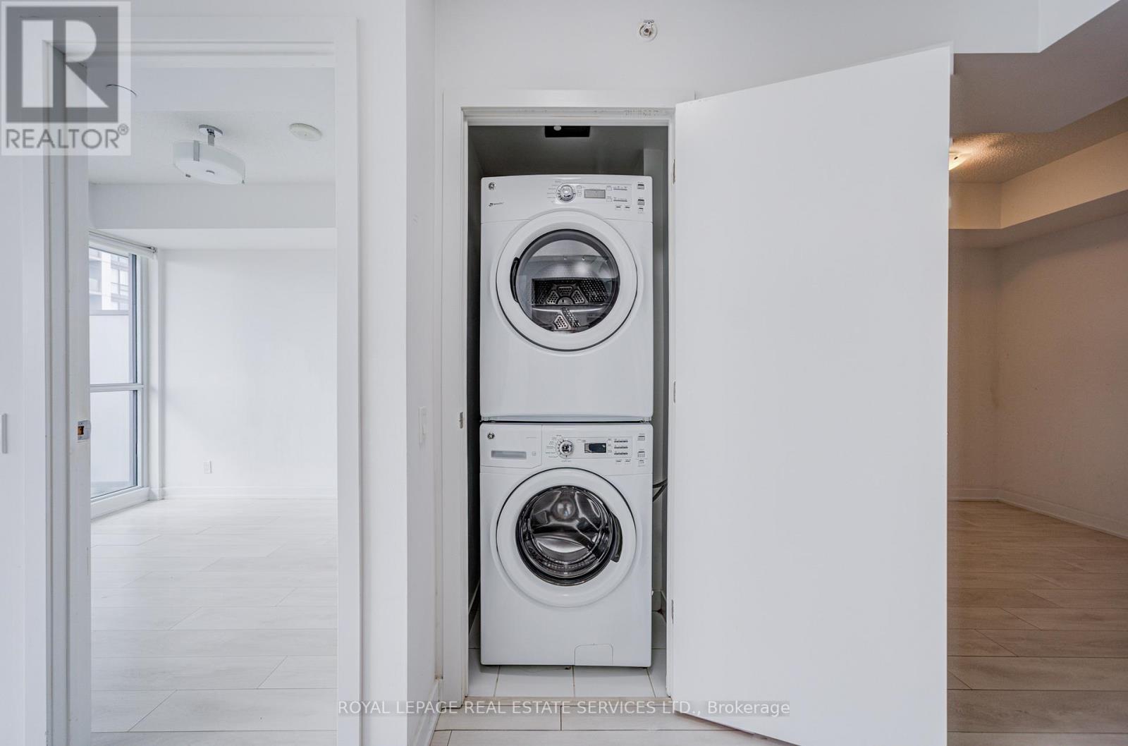 












1802 - 2200 LAKE SHORE BOULEVARD W

,
Toronto,




Ontario
M8V1A4

