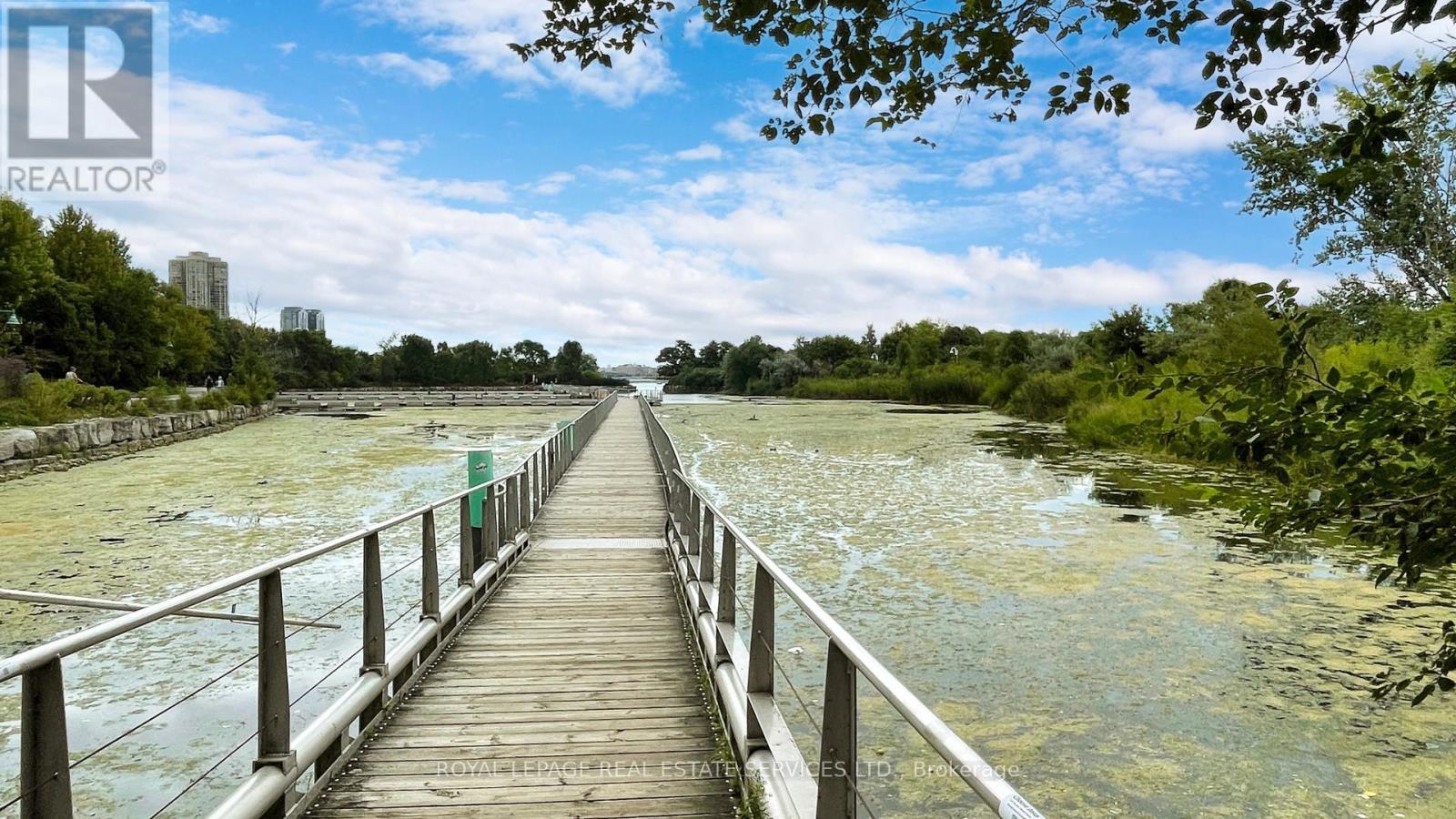 












1802 - 2200 LAKE SHORE BOULEVARD W

,
Toronto,




Ontario
M8V1A4

