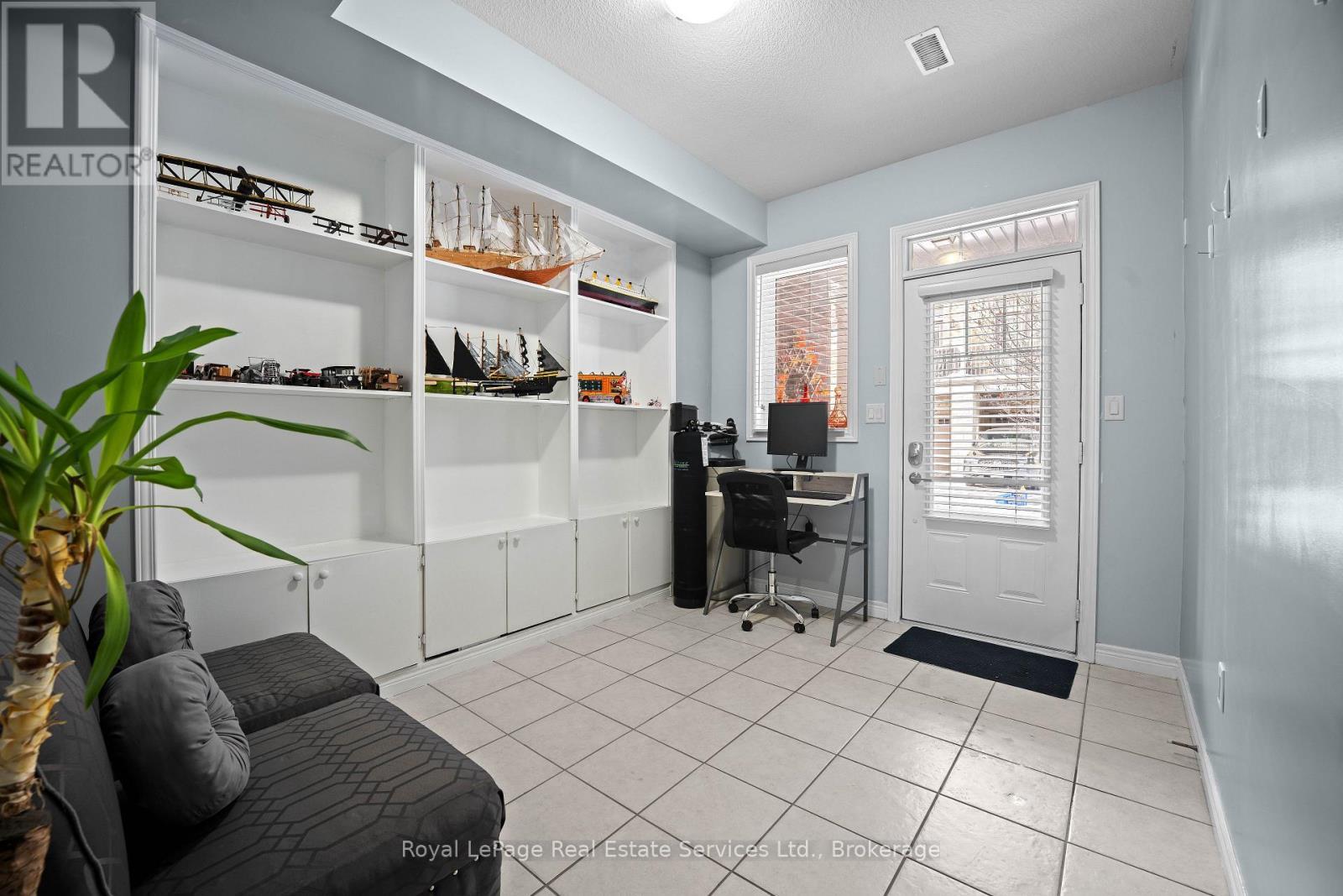 












51 - 310 FALL FAIR WAY

,
Hamilton (Binbrook),




Ontario
L0R1C0

