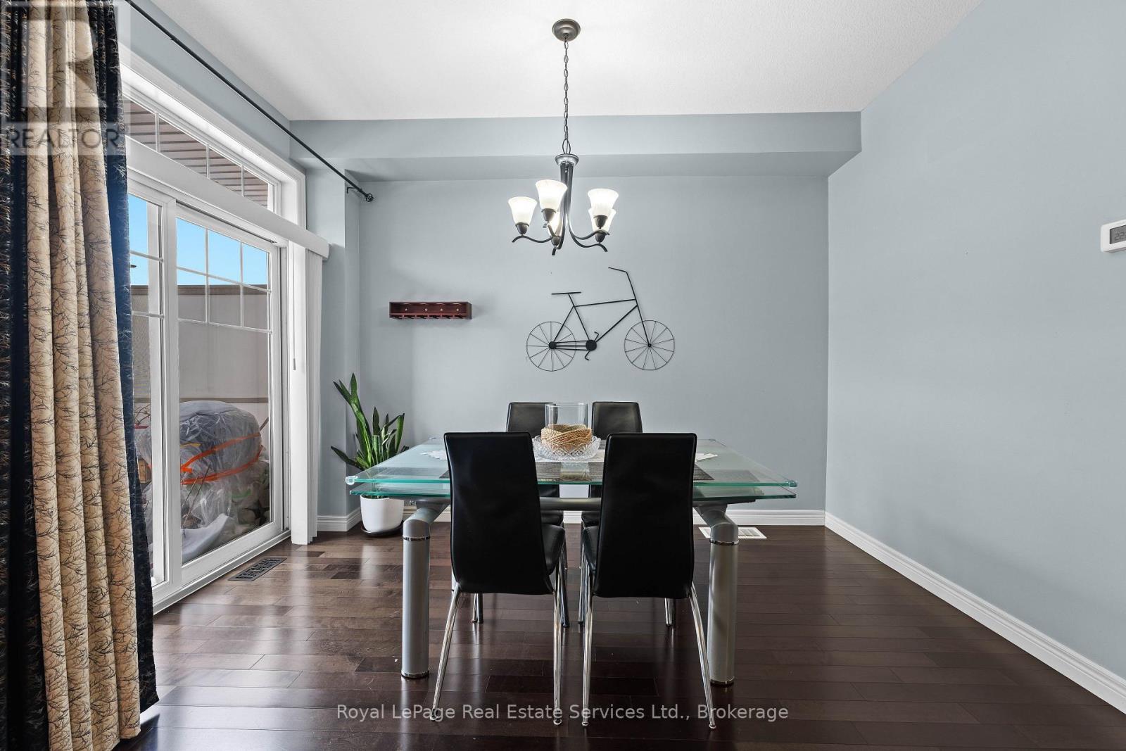 












51 - 310 FALL FAIR WAY

,
Hamilton (Binbrook),




Ontario
L0R1C0

