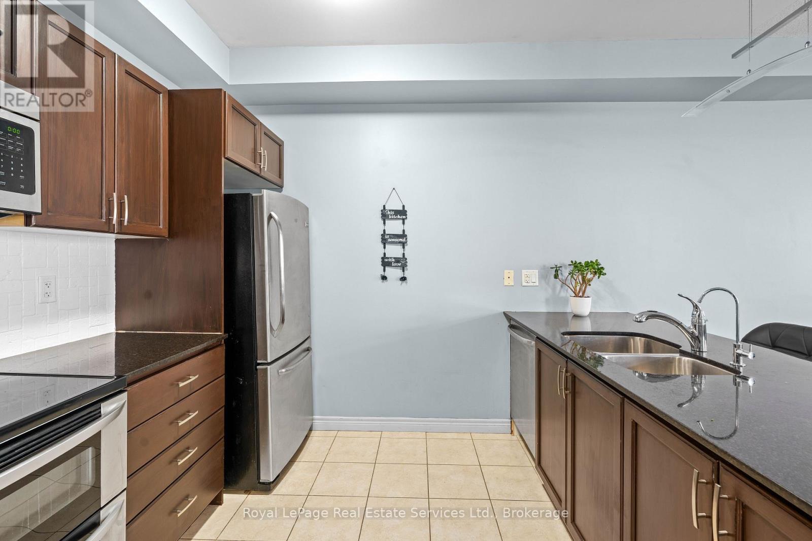 












51 - 310 FALL FAIR WAY

,
Hamilton (Binbrook),




Ontario
L0R1C0

