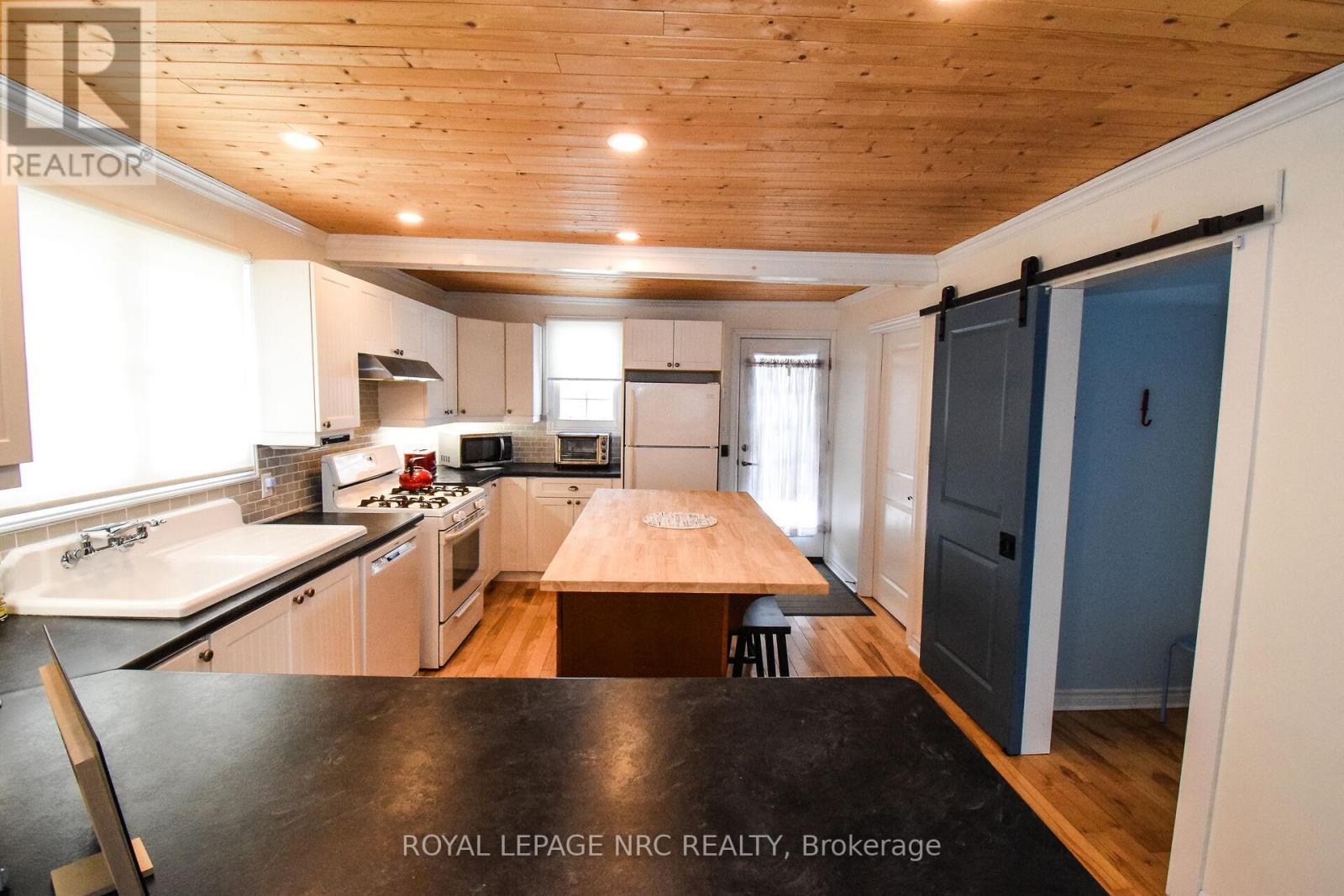 












349 ELMWOOD AVENUE

,
Fort Erie (Crystal Beach),




Ontario
L0S1B0

