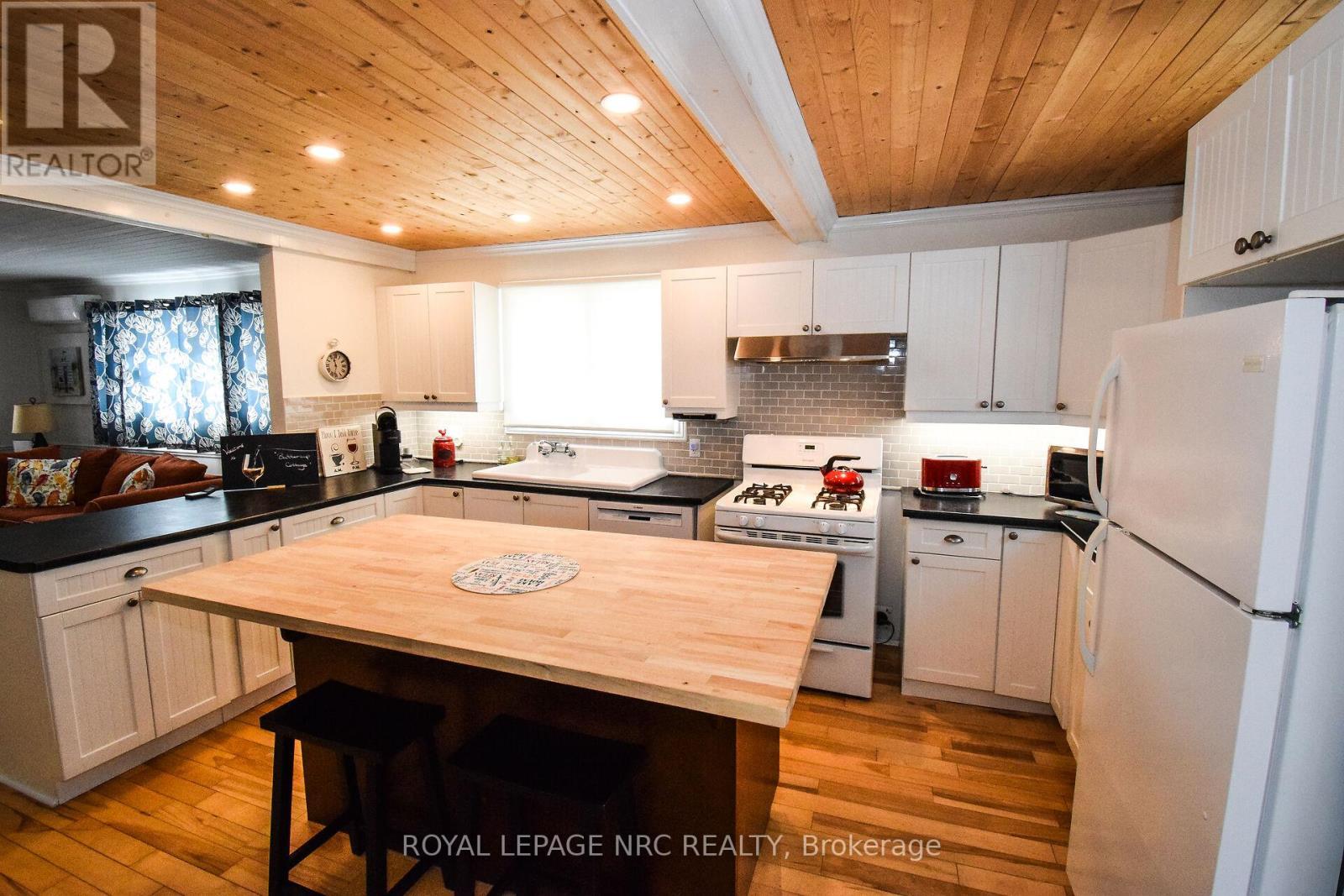 












349 ELMWOOD AVENUE

,
Fort Erie (Crystal Beach),




Ontario
L0S1B0

