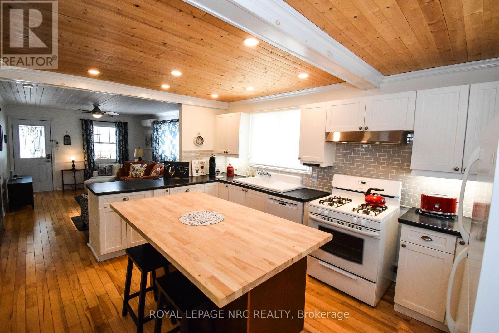 












349 ELMWOOD AVENUE

,
Fort Erie (Crystal Beach),




Ontario
L0S1B0

