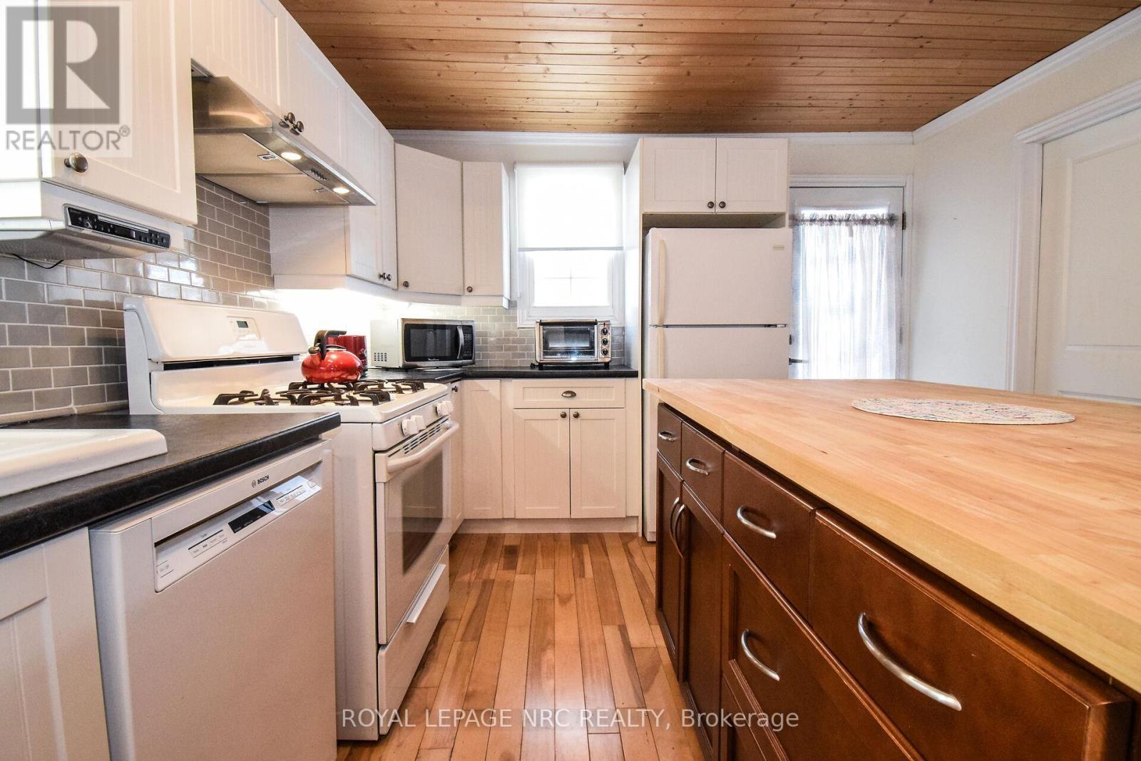 












349 ELMWOOD AVENUE

,
Fort Erie (Crystal Beach),




Ontario
L0S1B0

