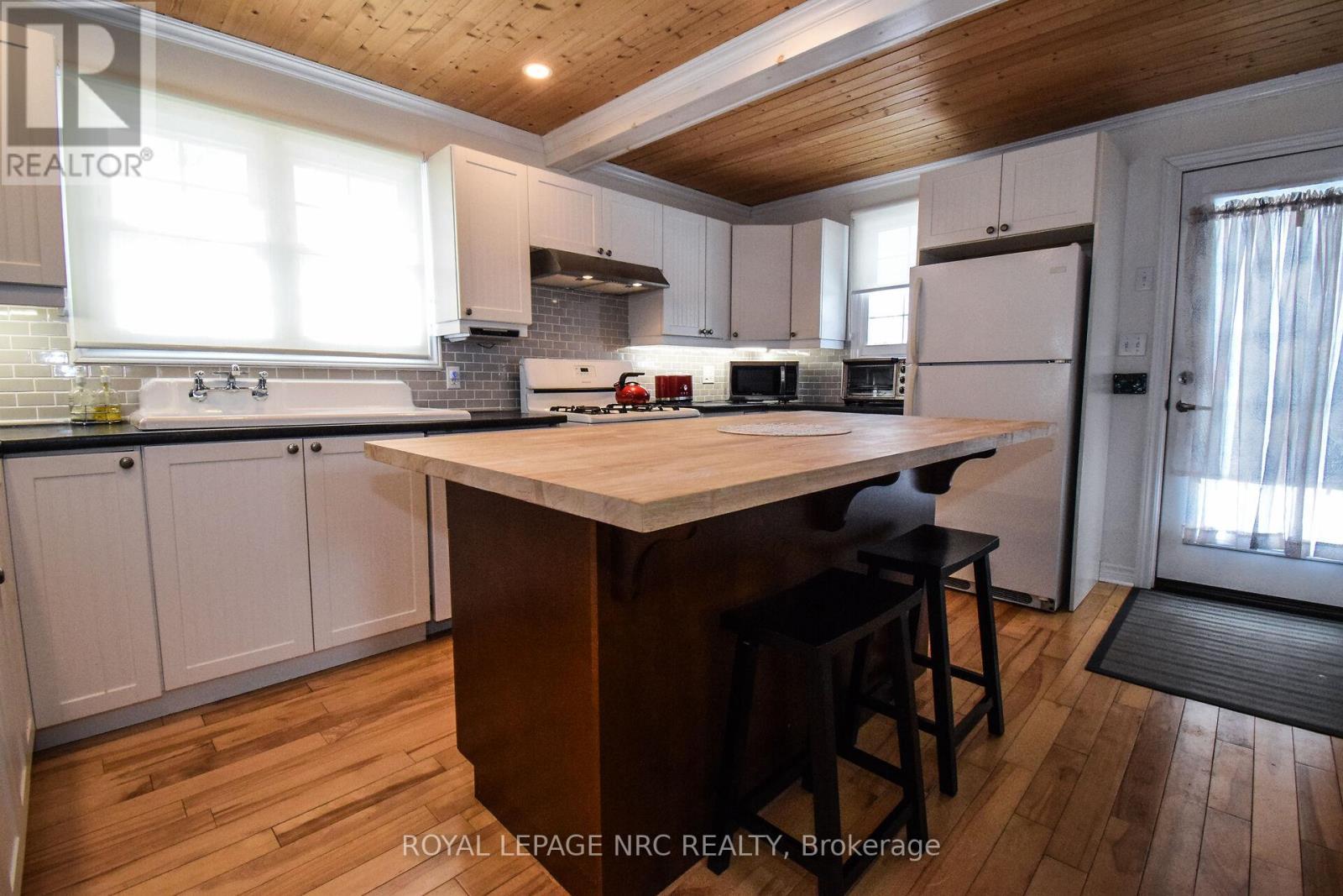 












349 ELMWOOD AVENUE

,
Fort Erie (Crystal Beach),




Ontario
L0S1B0

