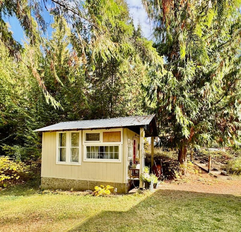 









7812


6

Highway,
Fauquier,




BC
V0G 1K0

