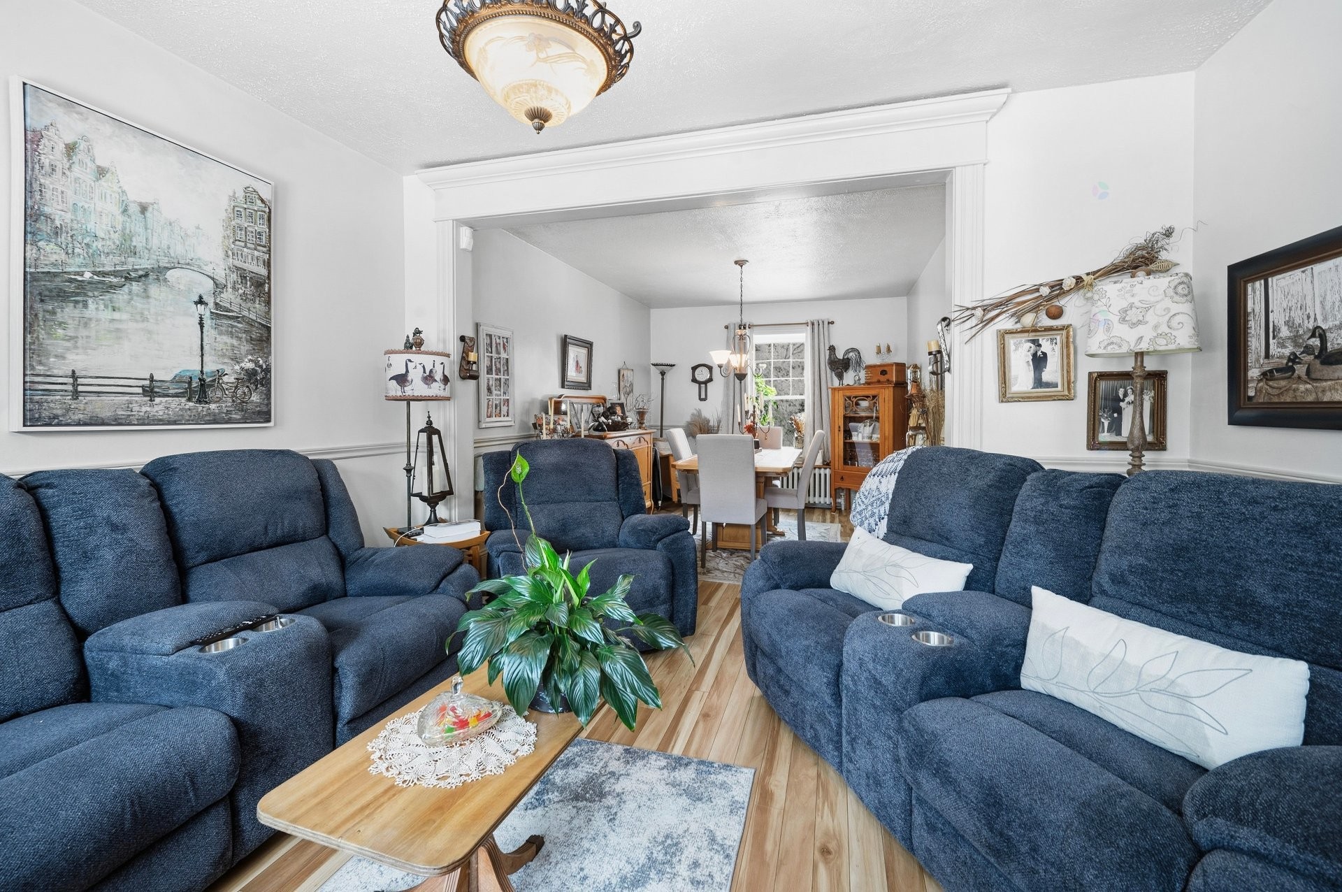 









596


2e Rue

,
Saint-Jean-sur-Richelieu,




QC
J2X3G9

