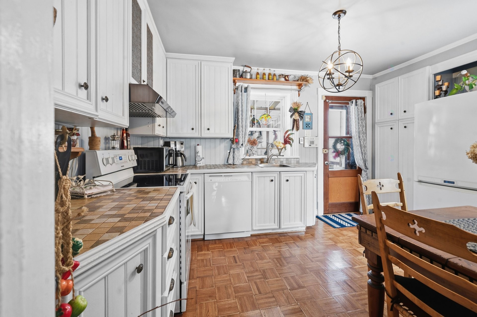 









596


2e Rue

,
Saint-Jean-sur-Richelieu,




QC
J2X3G9

