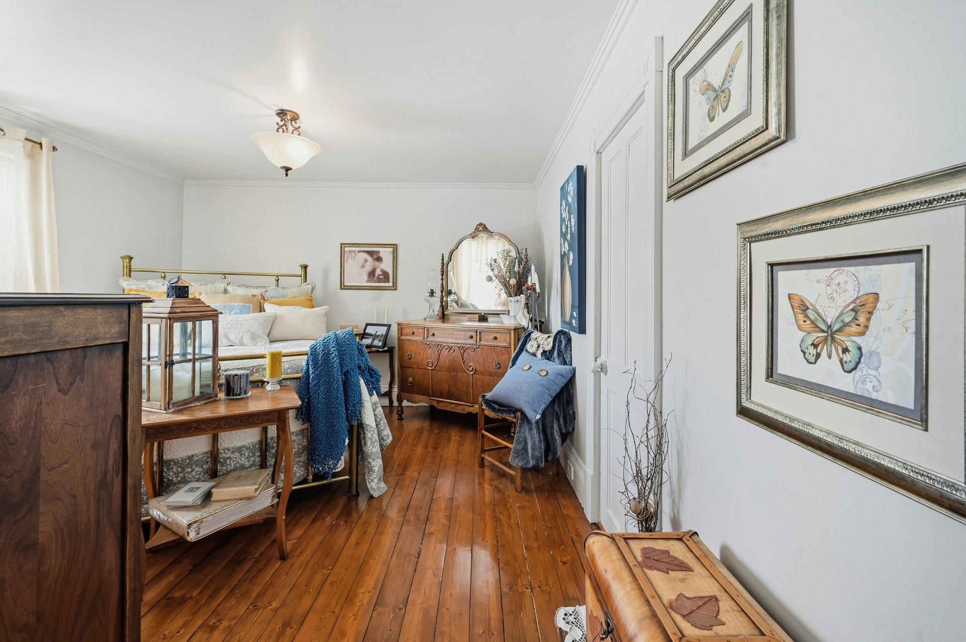 









596


2e Rue

,
Saint-Jean-sur-Richelieu,




QC
J2X3G9

