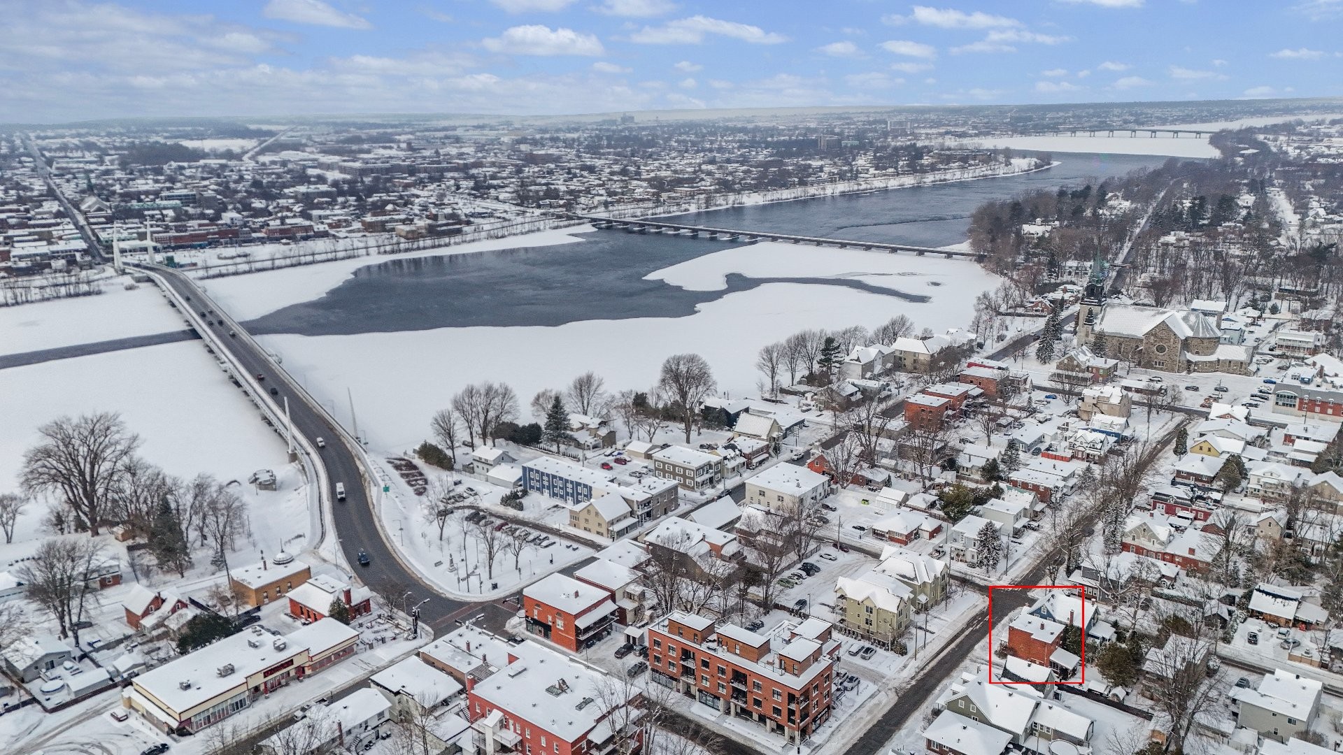 









596


2e Rue

,
Saint-Jean-sur-Richelieu,




QC
J2X3G9

