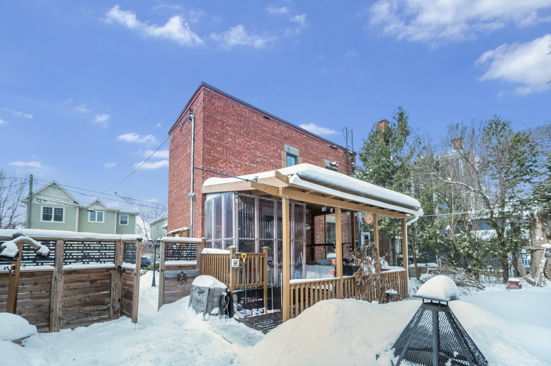 









596


2e Rue

,
Saint-Jean-sur-Richelieu,




QC
J2X3G9

