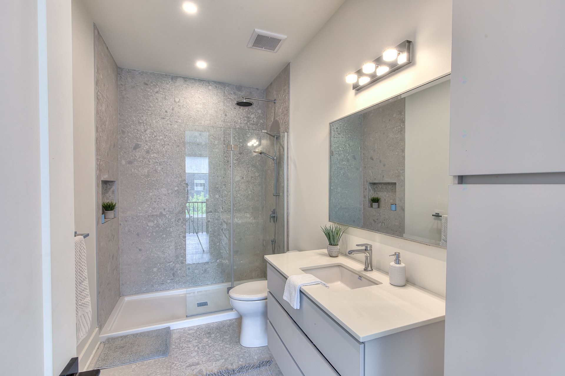 









555


Rue des Charmettes

,
Blainville,




QC
J7C0Z3

