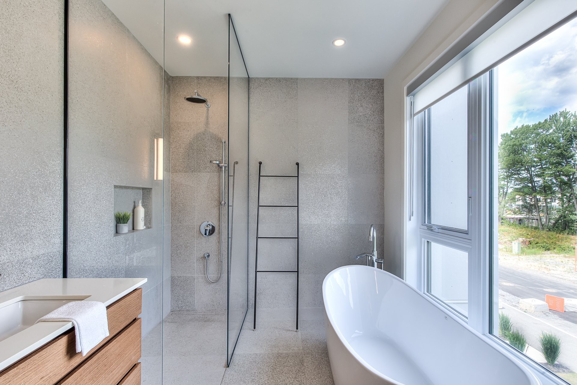 









555


Rue des Charmettes

,
Blainville,




QC
J7C0Z3

